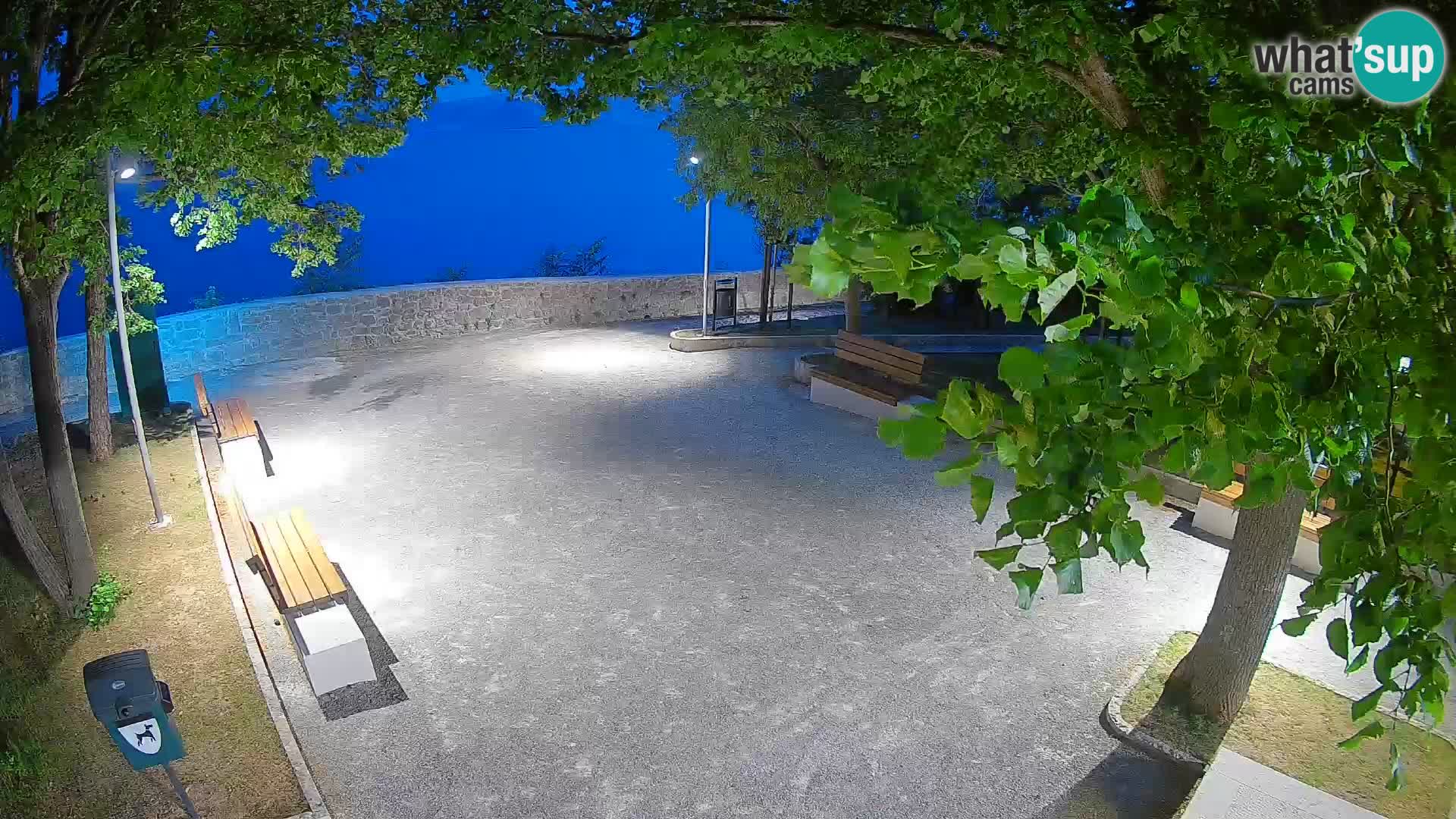 Spletna kamera Senj v živo – Park pisateljev in Velebitski kanal