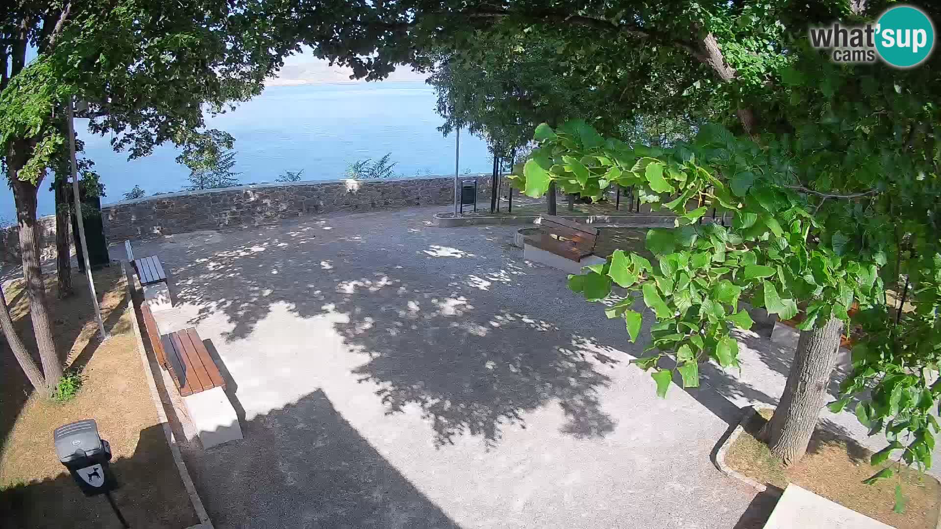 Spletna kamera Senj v živo – Park pisateljev in Velebitski kanal