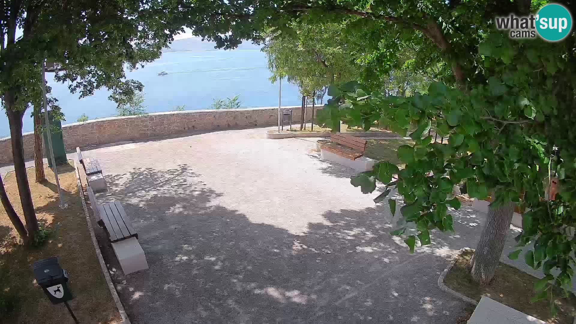 Spletna kamera Senj v živo – Park pisateljev in Velebitski kanal
