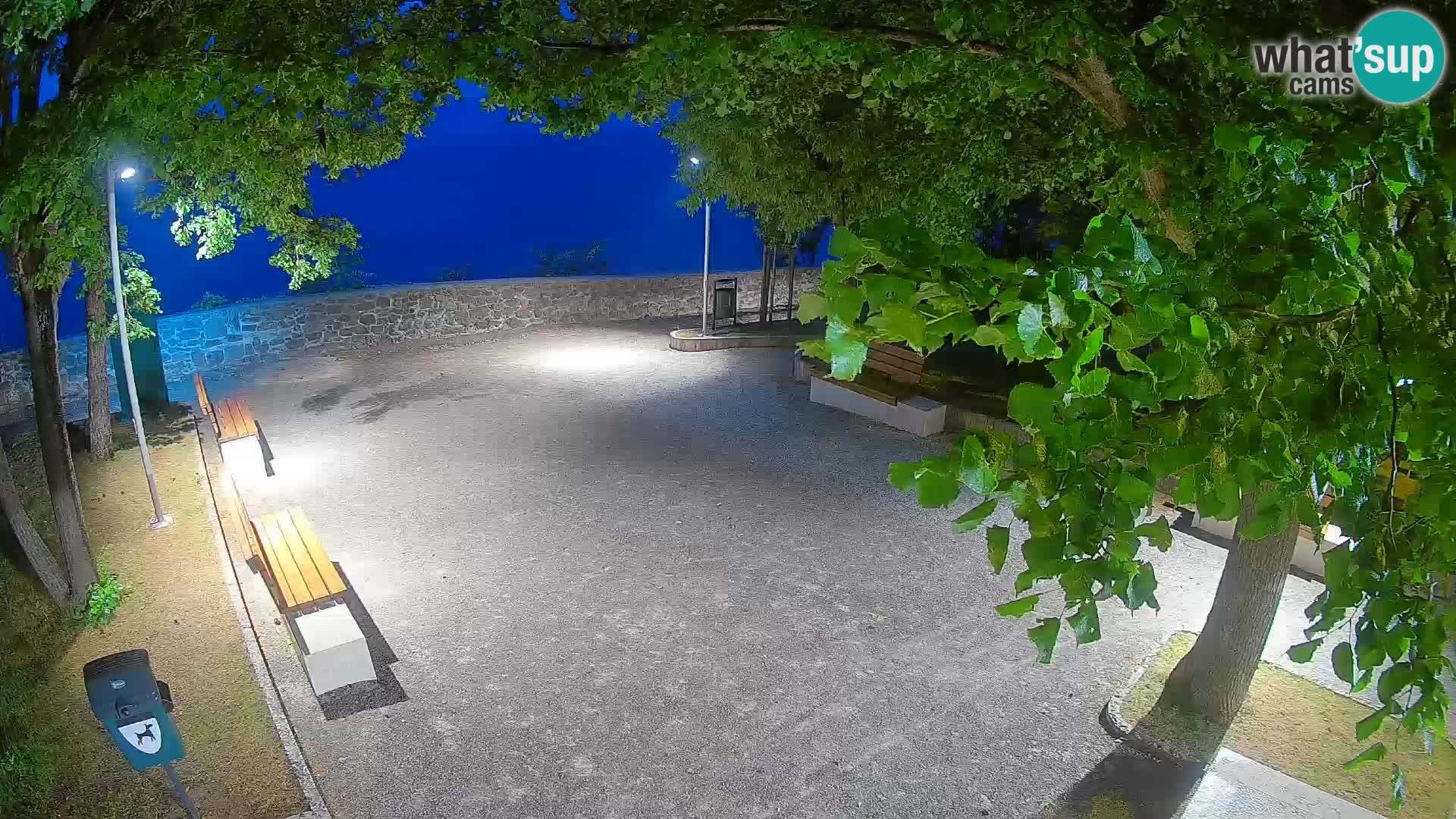 Spletna kamera Senj v živo – Park pisateljev in Velebitski kanal