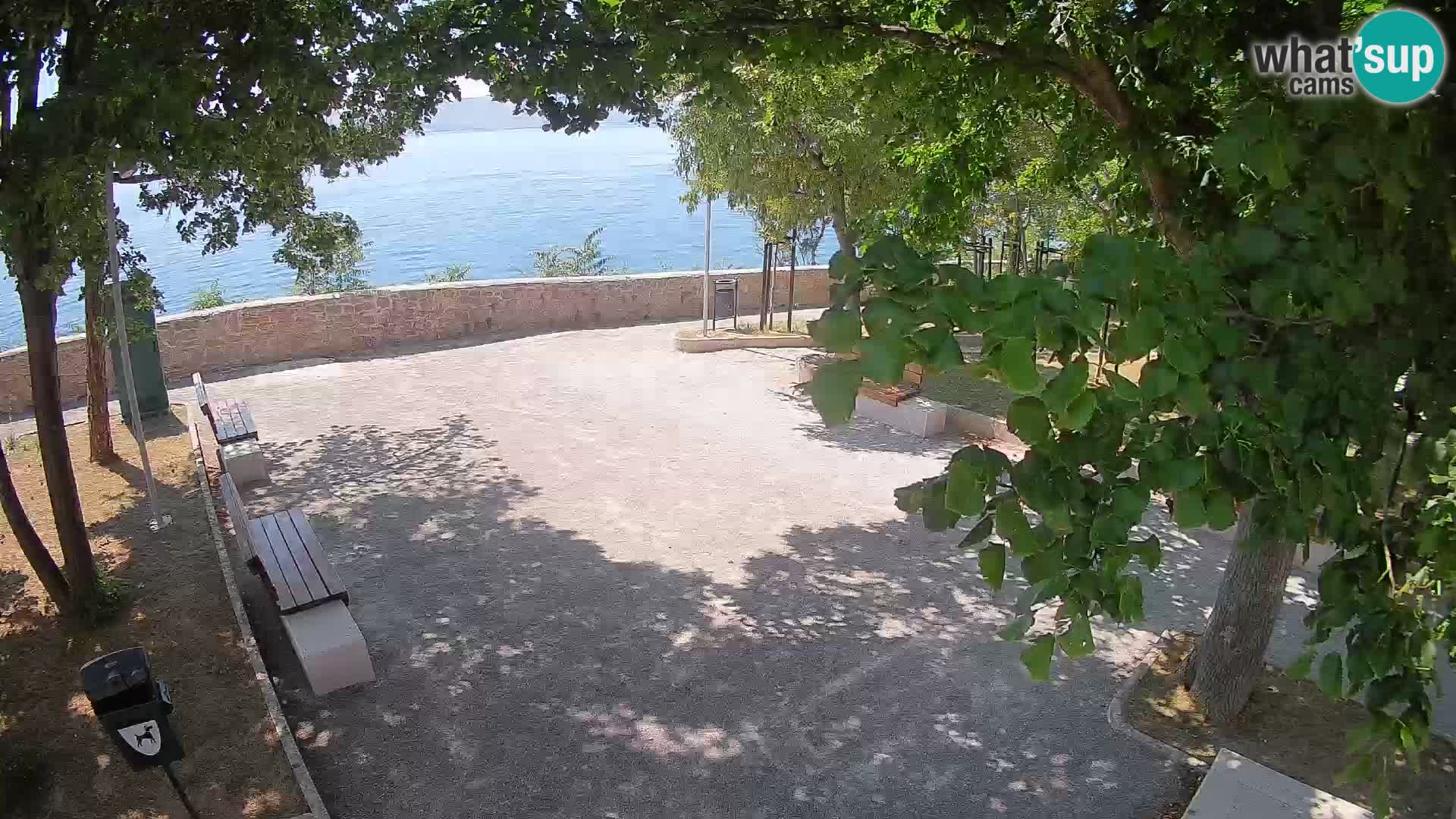 Spletna kamera Senj v živo – Park pisateljev in Velebitski kanal