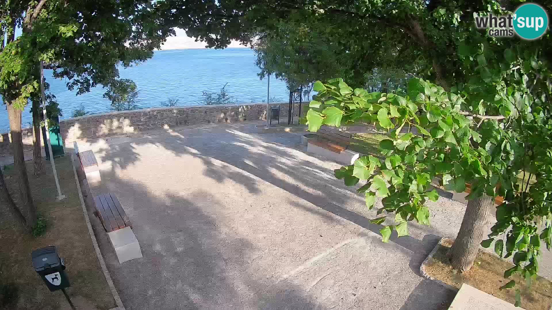 Spletna kamera Senj v živo – Park pisateljev in Velebitski kanal