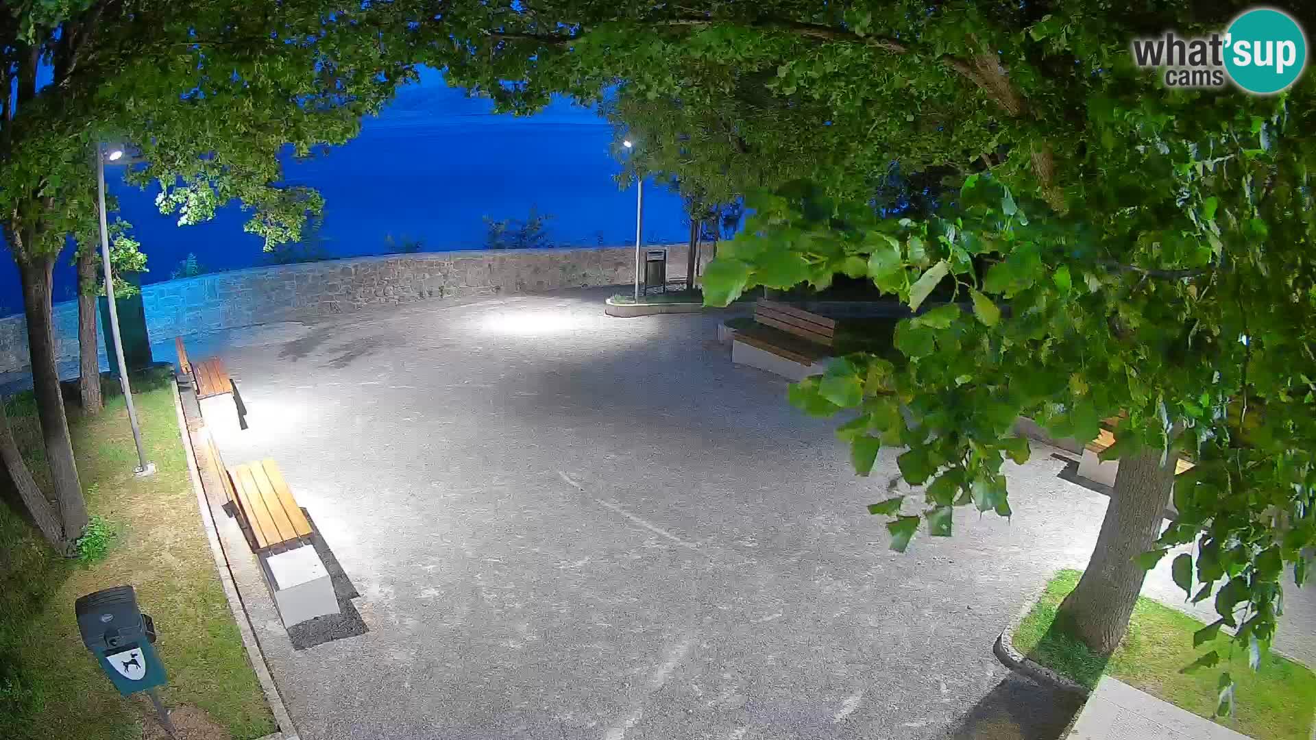 Spletna kamera Senj v živo – Park pisateljev in Velebitski kanal