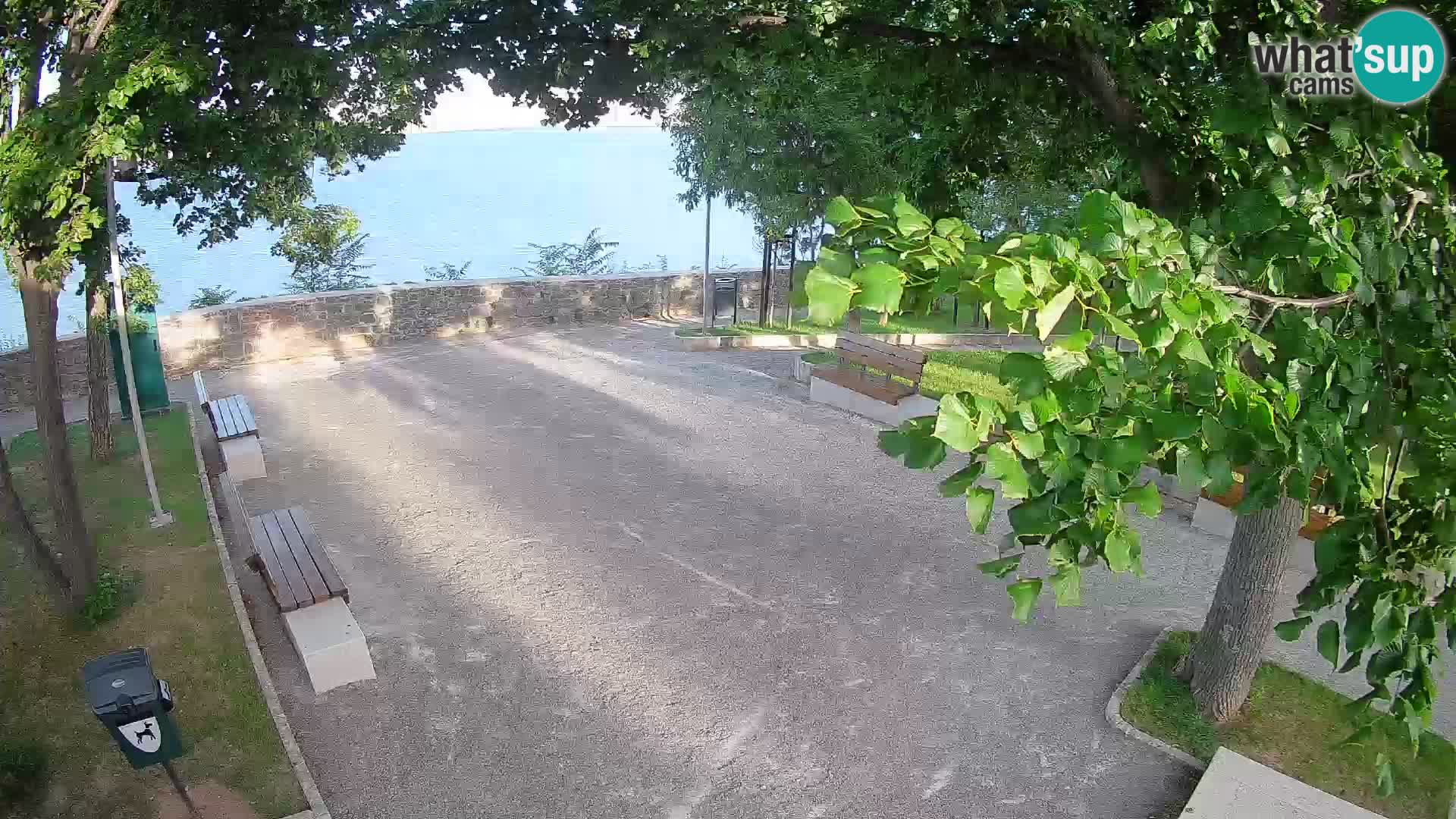 Spletna kamera Senj v živo – Park pisateljev in Velebitski kanal