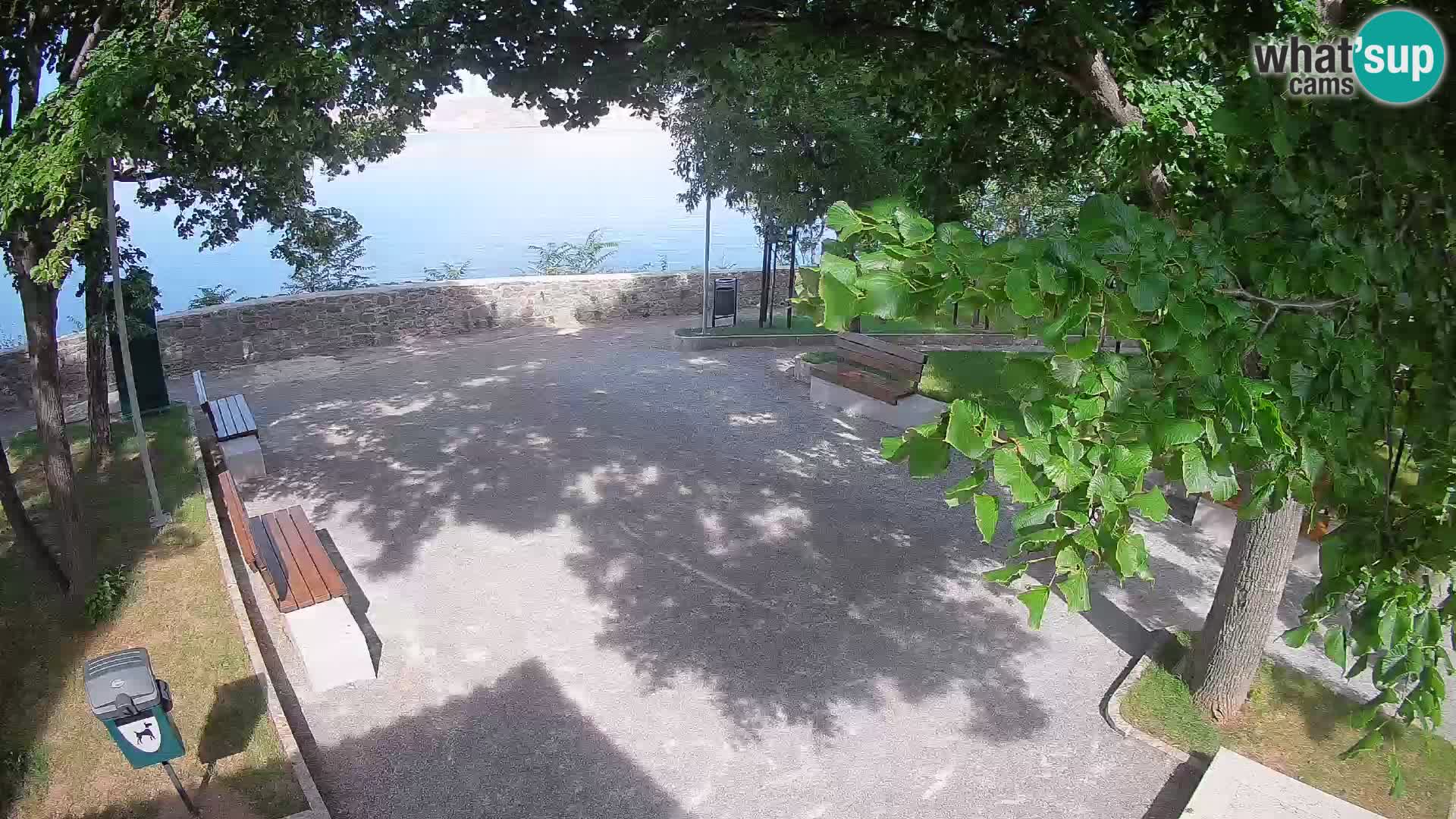 Spletna kamera Senj v živo – Park pisateljev in Velebitski kanal