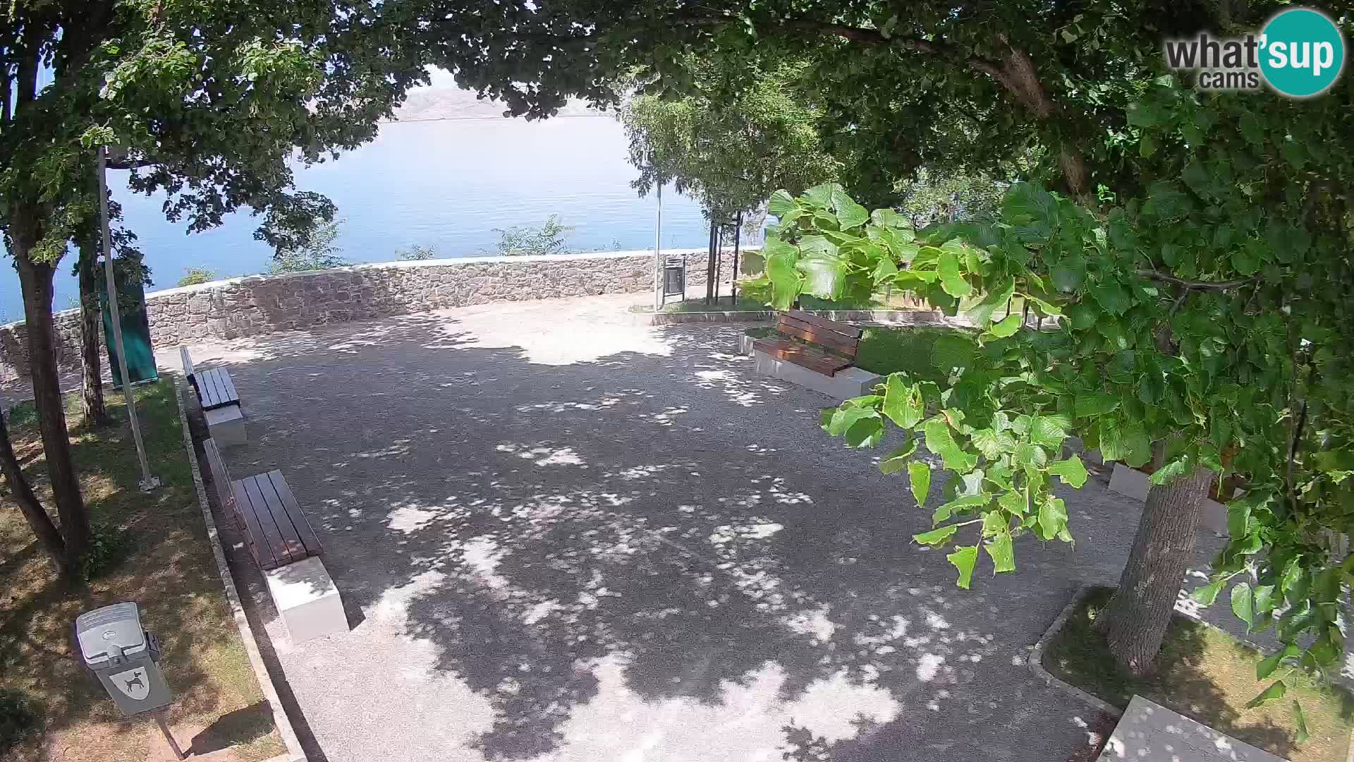 Spletna kamera Senj v živo – Park pisateljev in Velebitski kanal