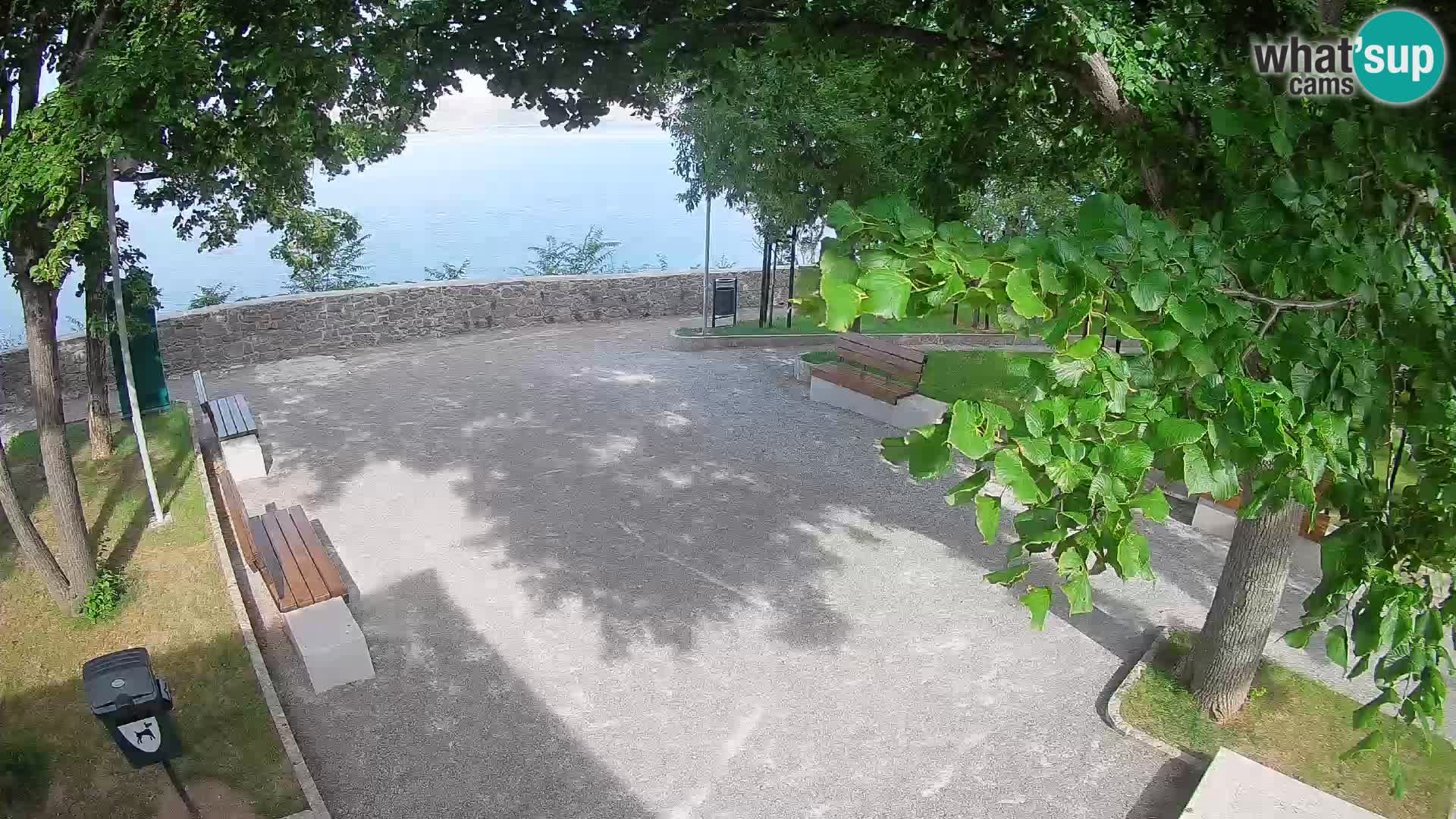 Spletna kamera Senj v živo – Park pisateljev in Velebitski kanal