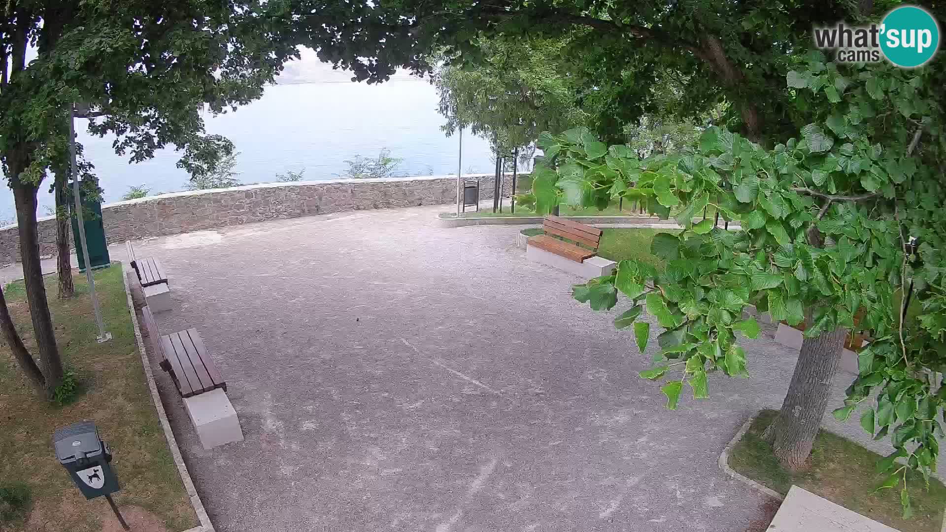 Spletna kamera Senj v živo – Park pisateljev in Velebitski kanal