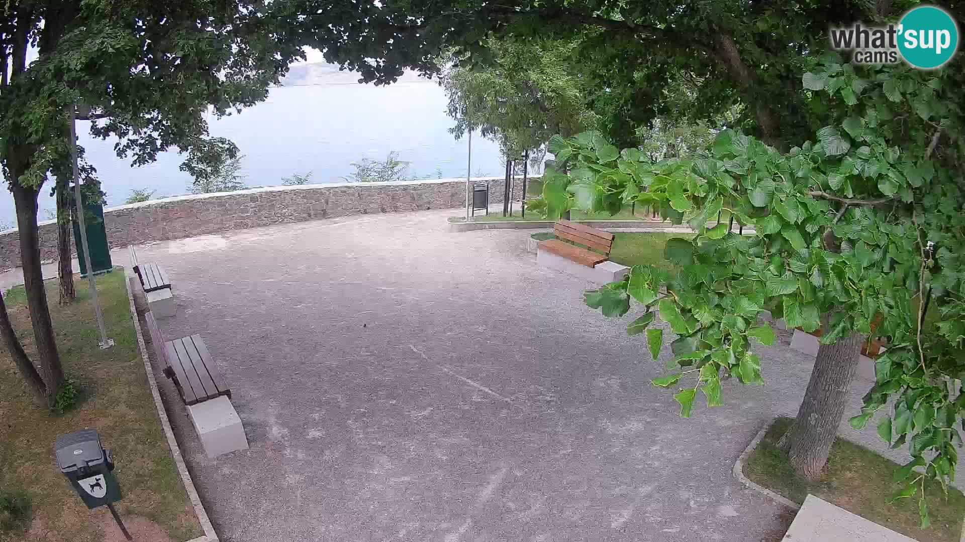 Spletna kamera Senj v živo – Park pisateljev in Velebitski kanal