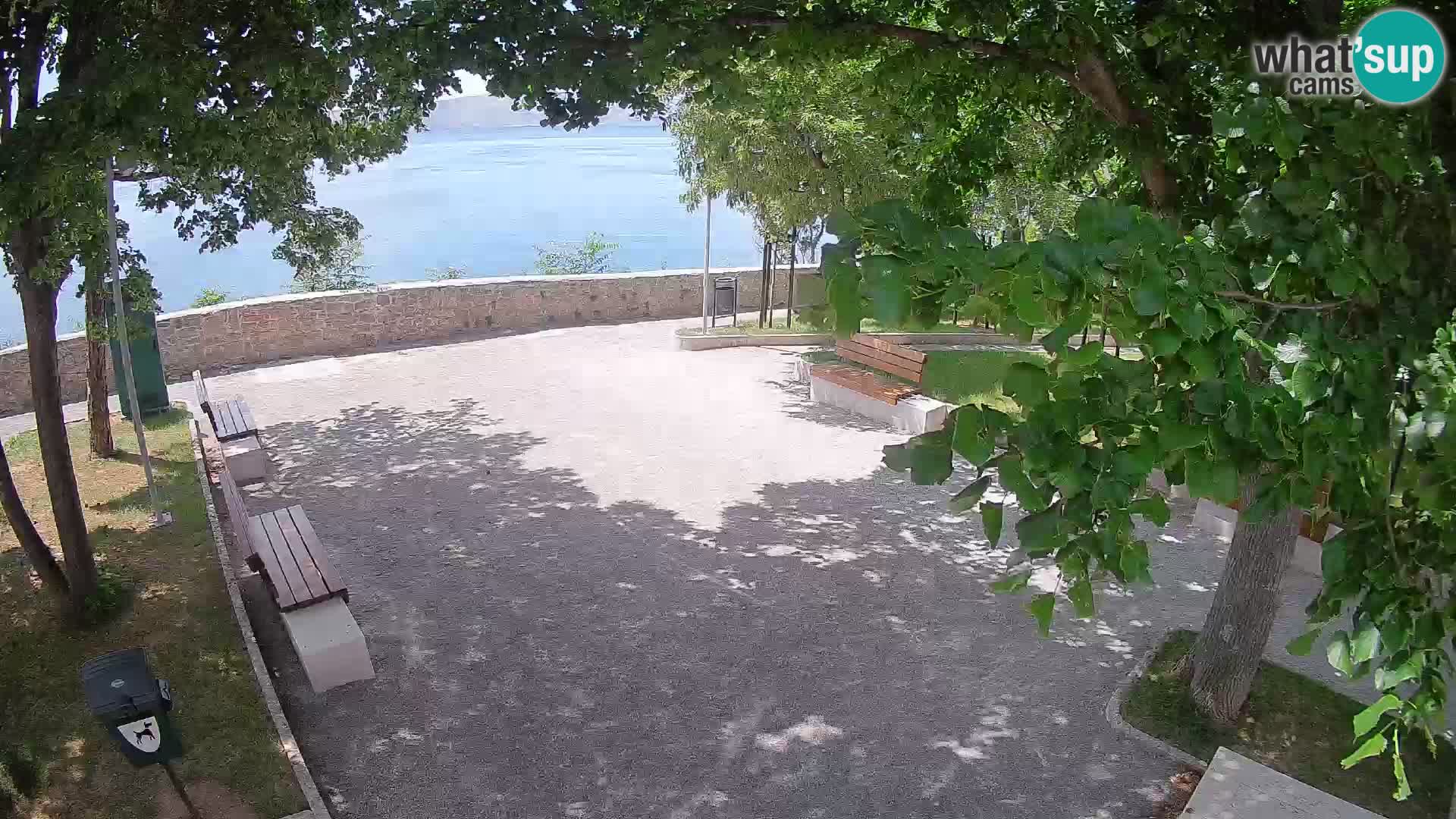 Spletna kamera Senj v živo – Park pisateljev in Velebitski kanal