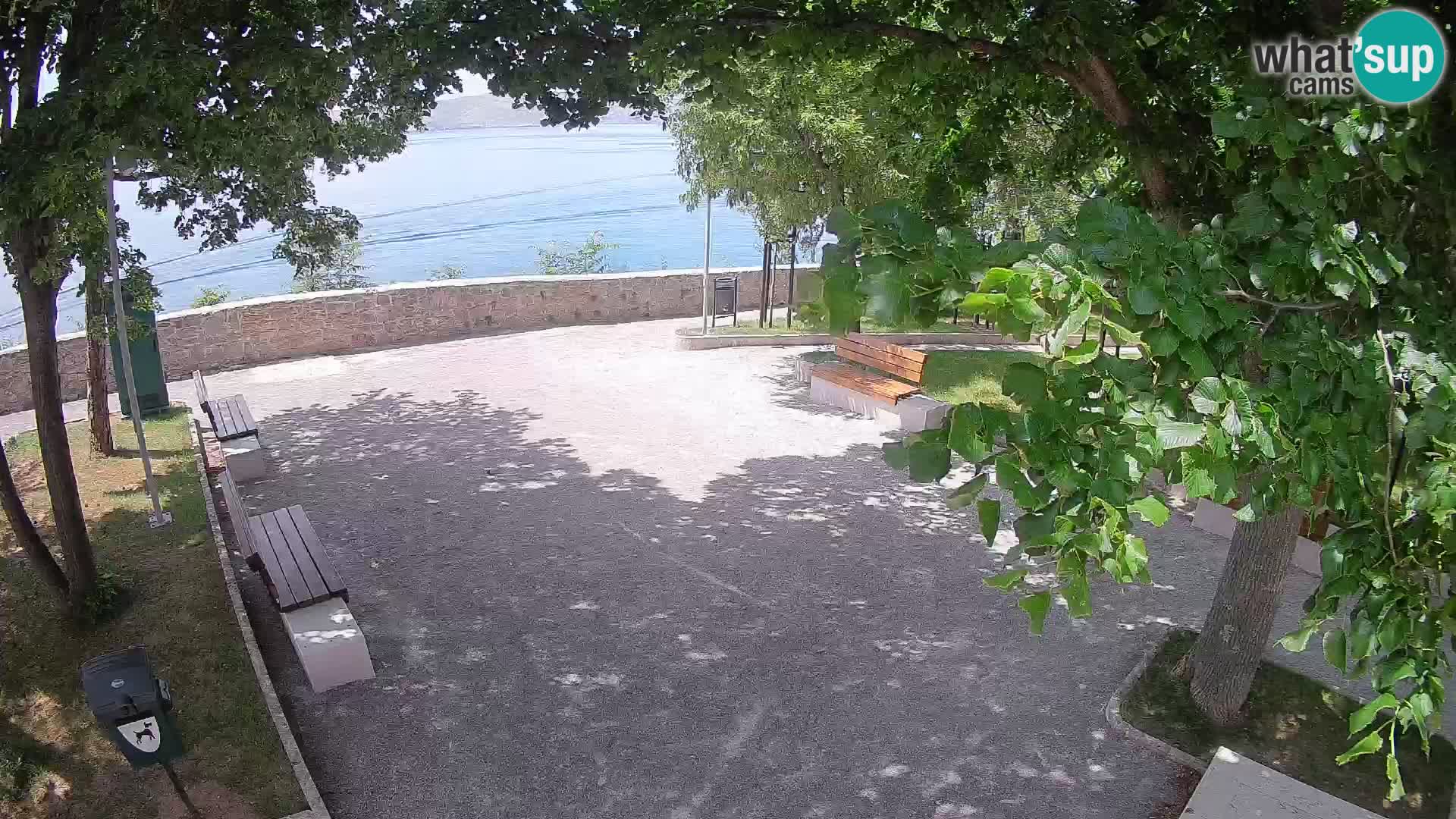 Spletna kamera Senj v živo – Park pisateljev in Velebitski kanal