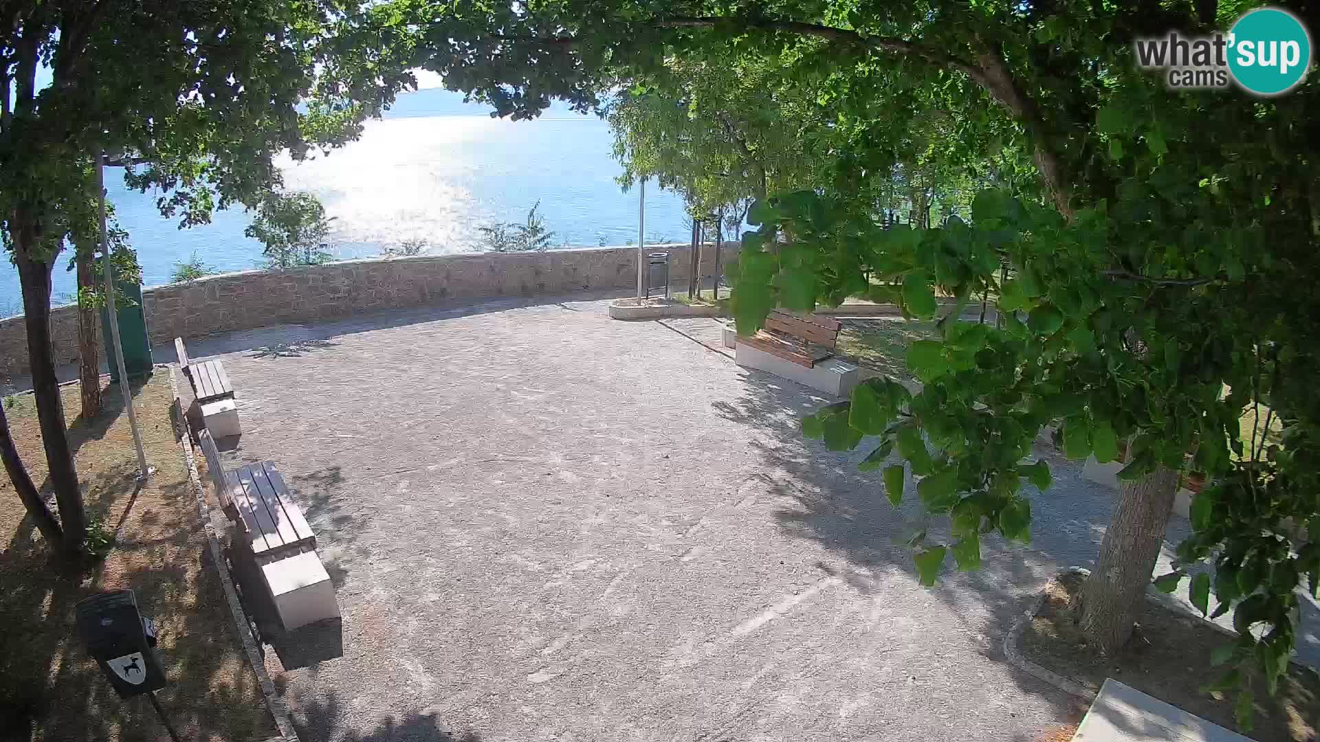 Spletna kamera Senj v živo – Park pisateljev in Velebitski kanal