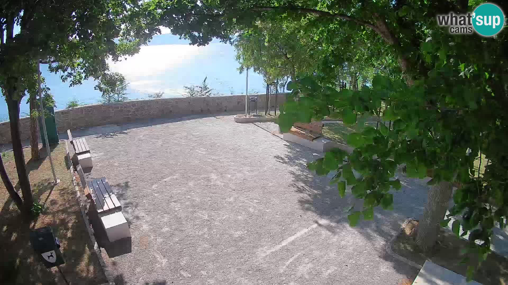 Webcam Senj en direct – Parc des Écrivains et canal du Velebit
