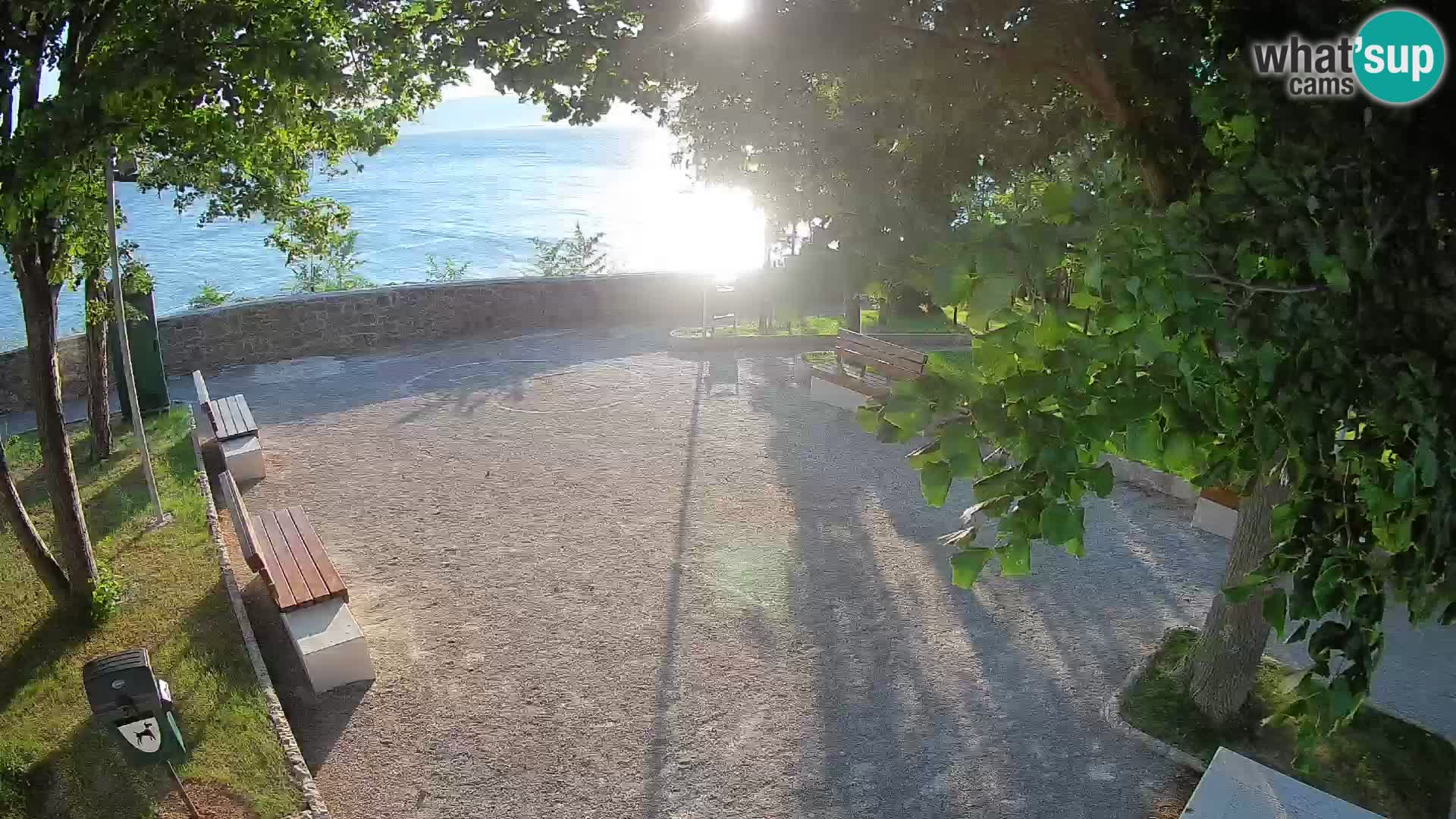Spletna kamera Senj v živo – Park pisateljev in Velebitski kanal