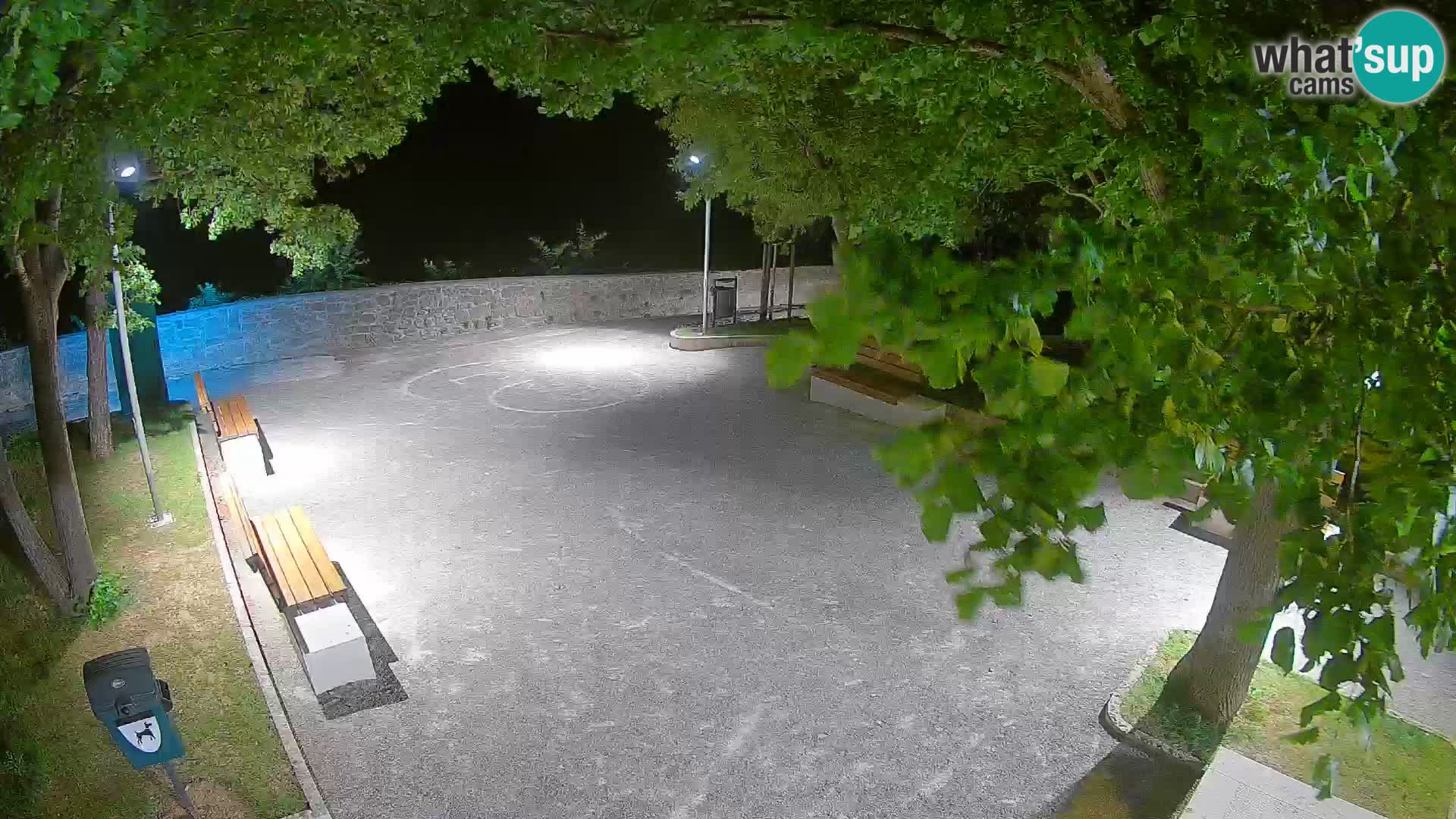 Spletna kamera Senj v živo – Park pisateljev in Velebitski kanal