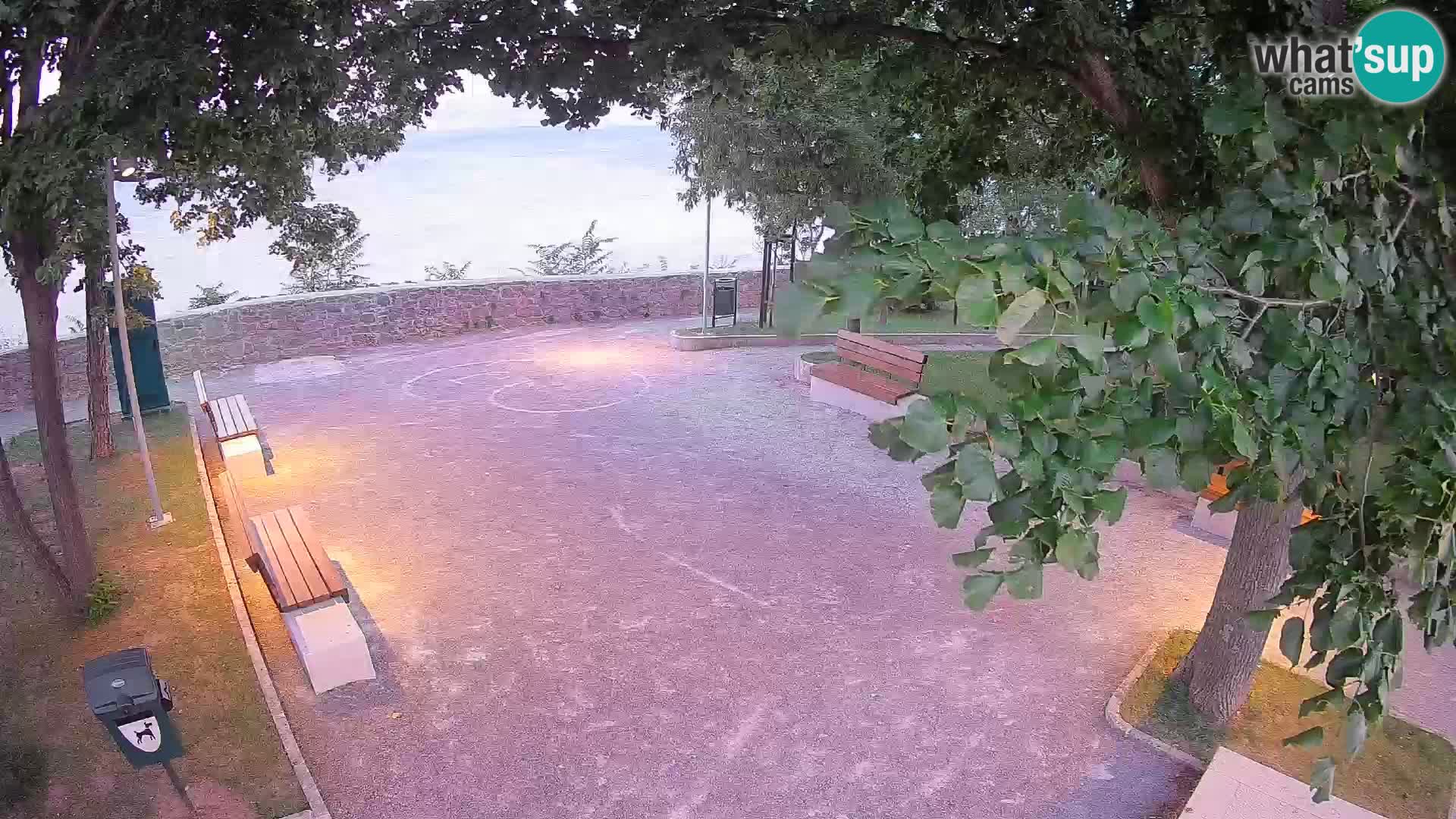 Webcam Senj en direct – Parc des Écrivains et canal du Velebit