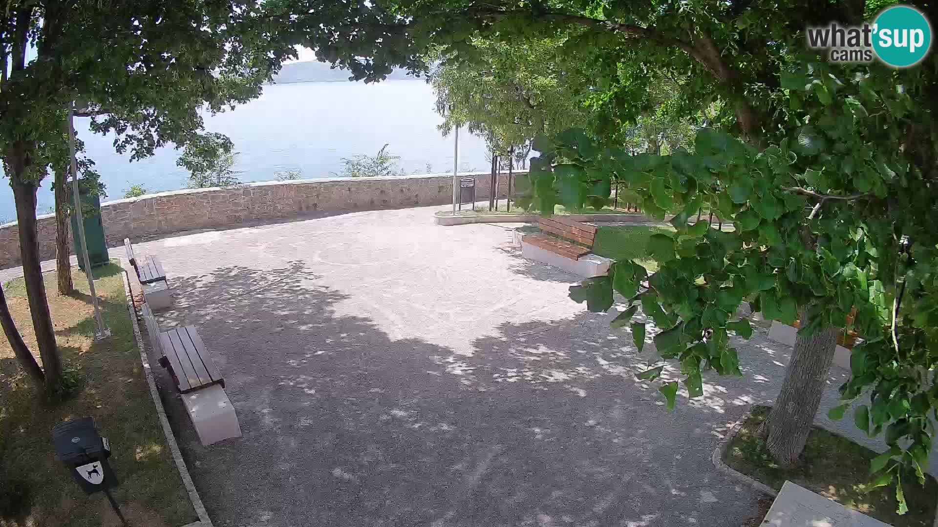 Spletna kamera Senj v živo – Park pisateljev in Velebitski kanal