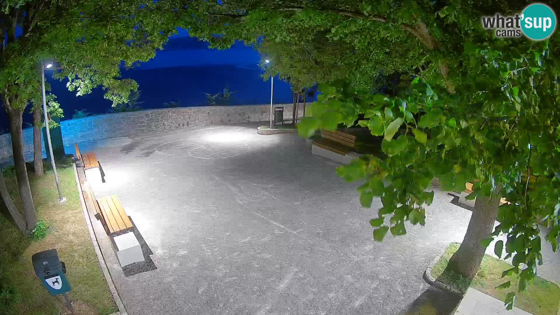 Spletna kamera Senj v živo – Park pisateljev in Velebitski kanal