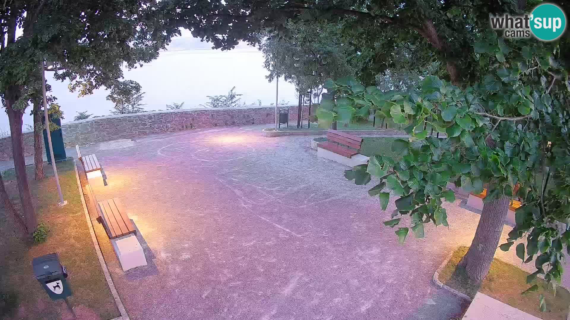Webcam Senj en direct – Parc des Écrivains et canal du Velebit