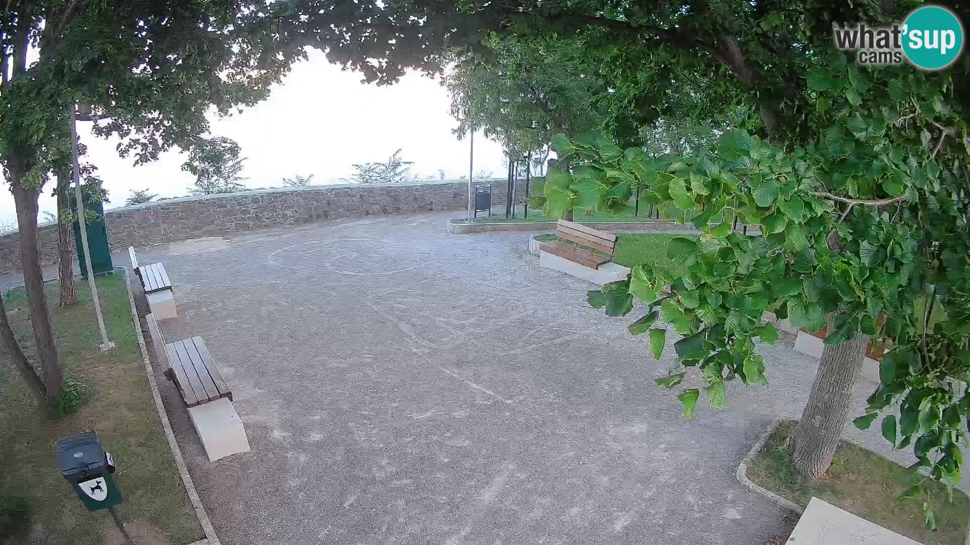 Spletna kamera Senj v živo – Park pisateljev in Velebitski kanal