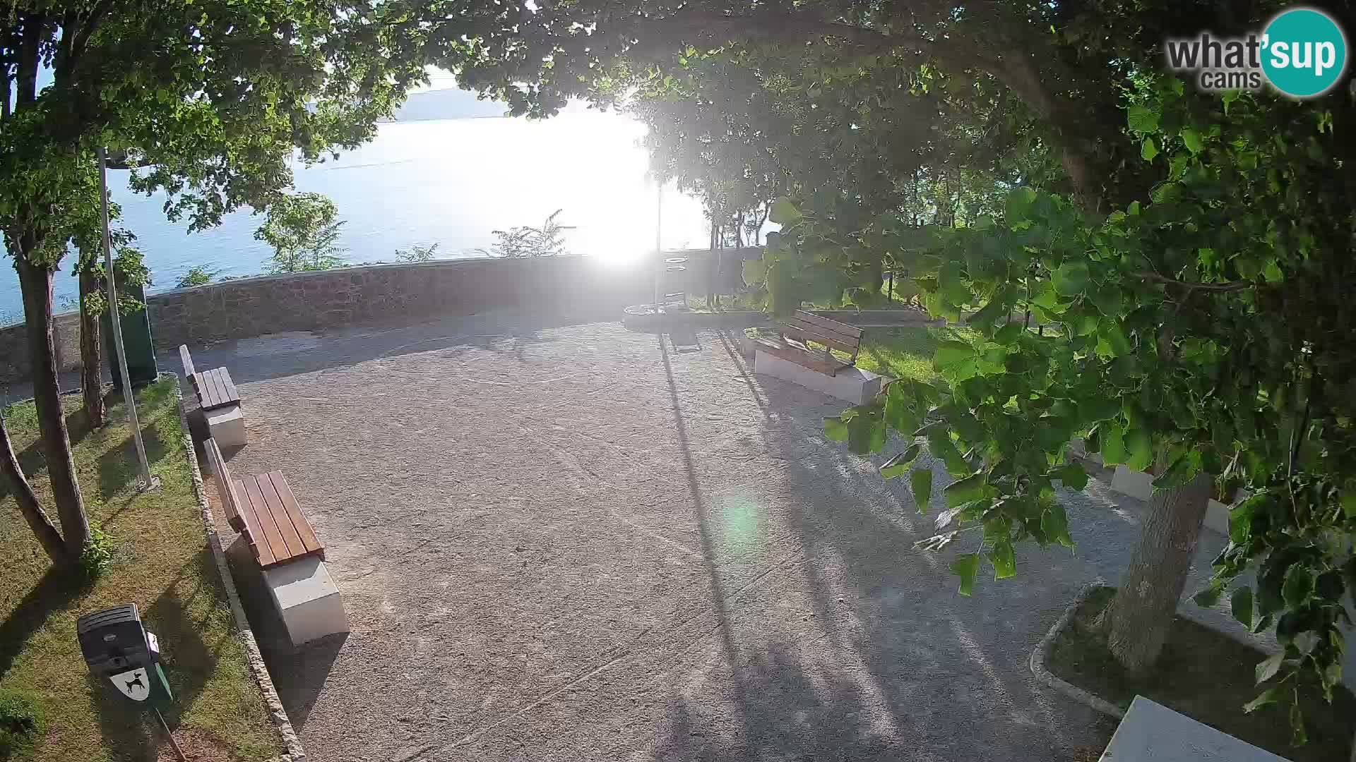 Spletna kamera Senj v živo – Park pisateljev in Velebitski kanal