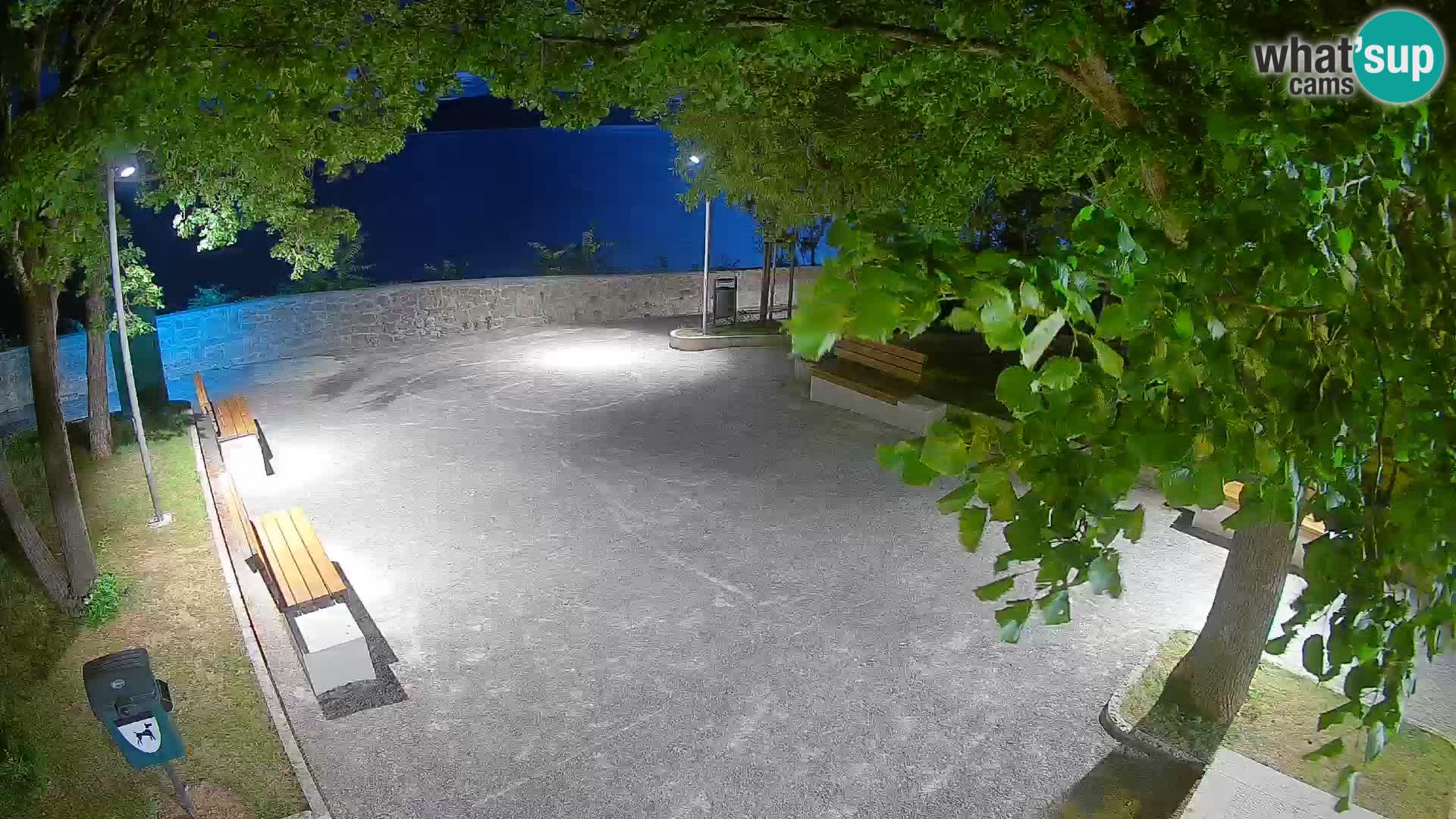 Spletna kamera Senj v živo – Park pisateljev in Velebitski kanal