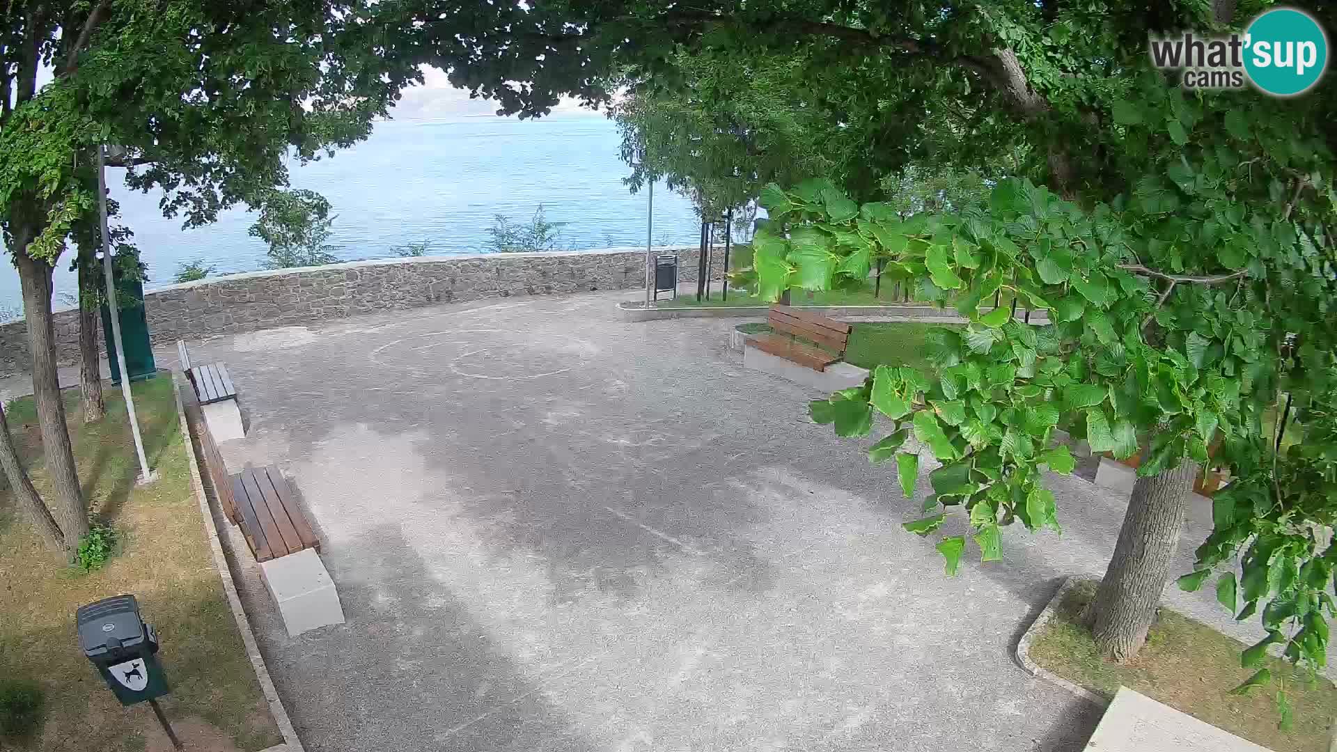 Spletna kamera Senj v živo – Park pisateljev in Velebitski kanal