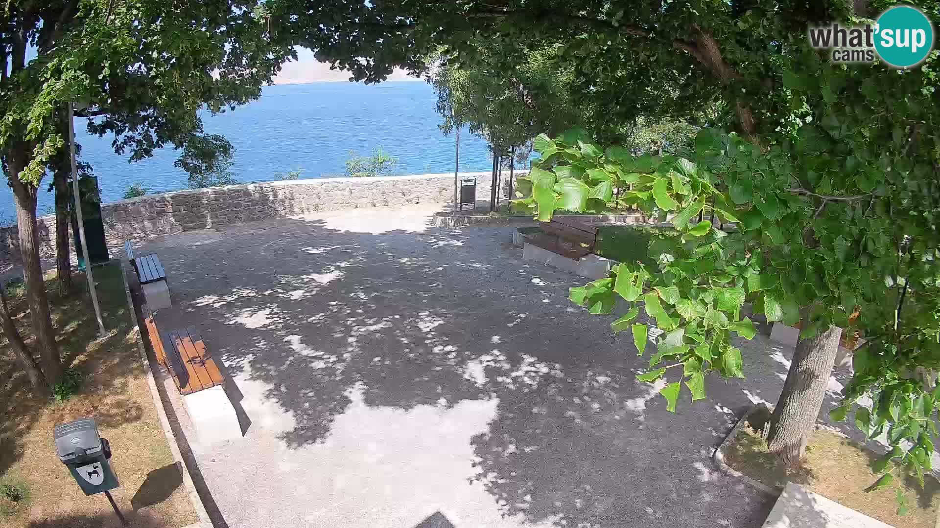 Spletna kamera Senj v živo – Park pisateljev in Velebitski kanal