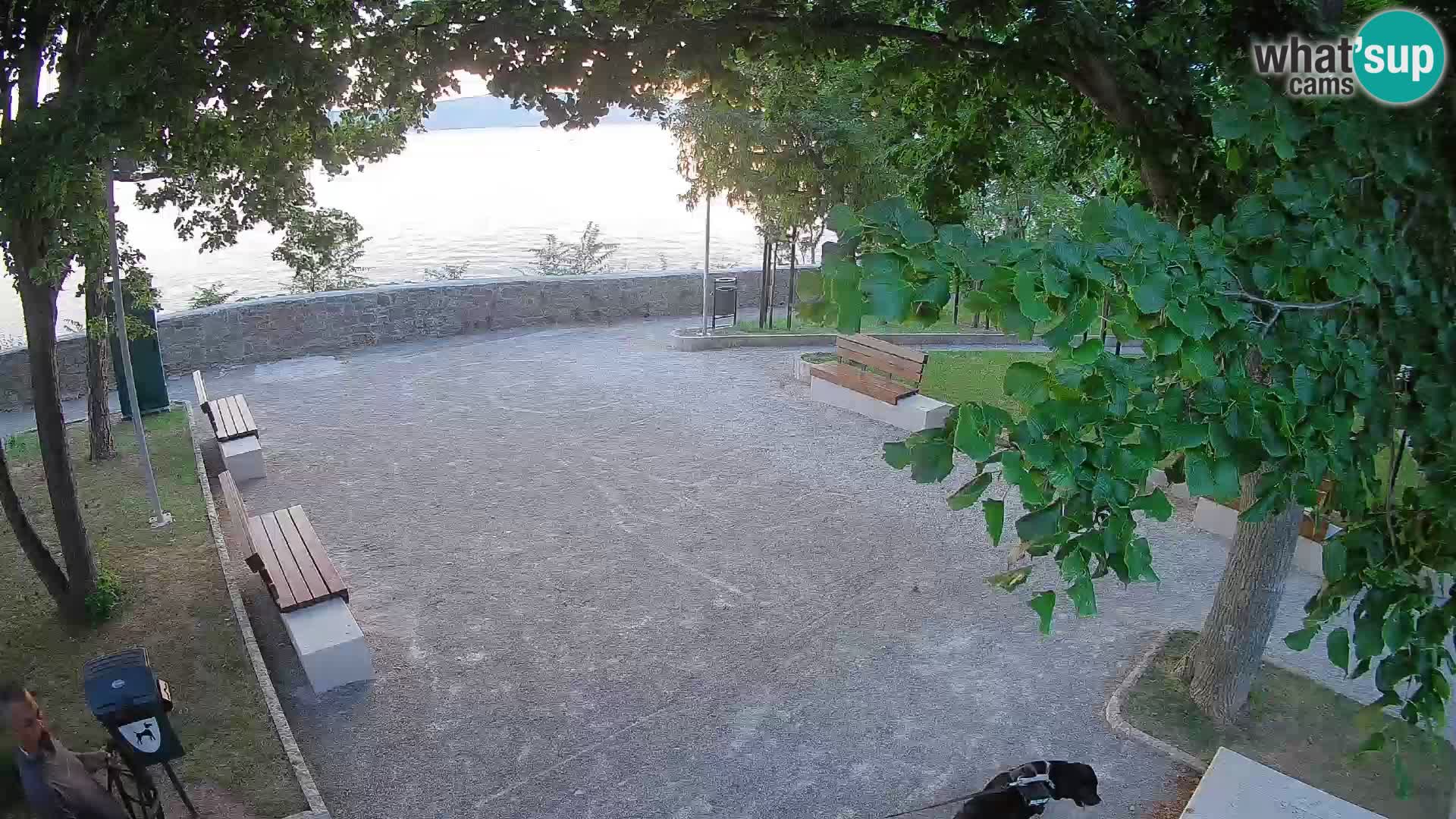 Spletna kamera Senj v živo – Park pisateljev in Velebitski kanal