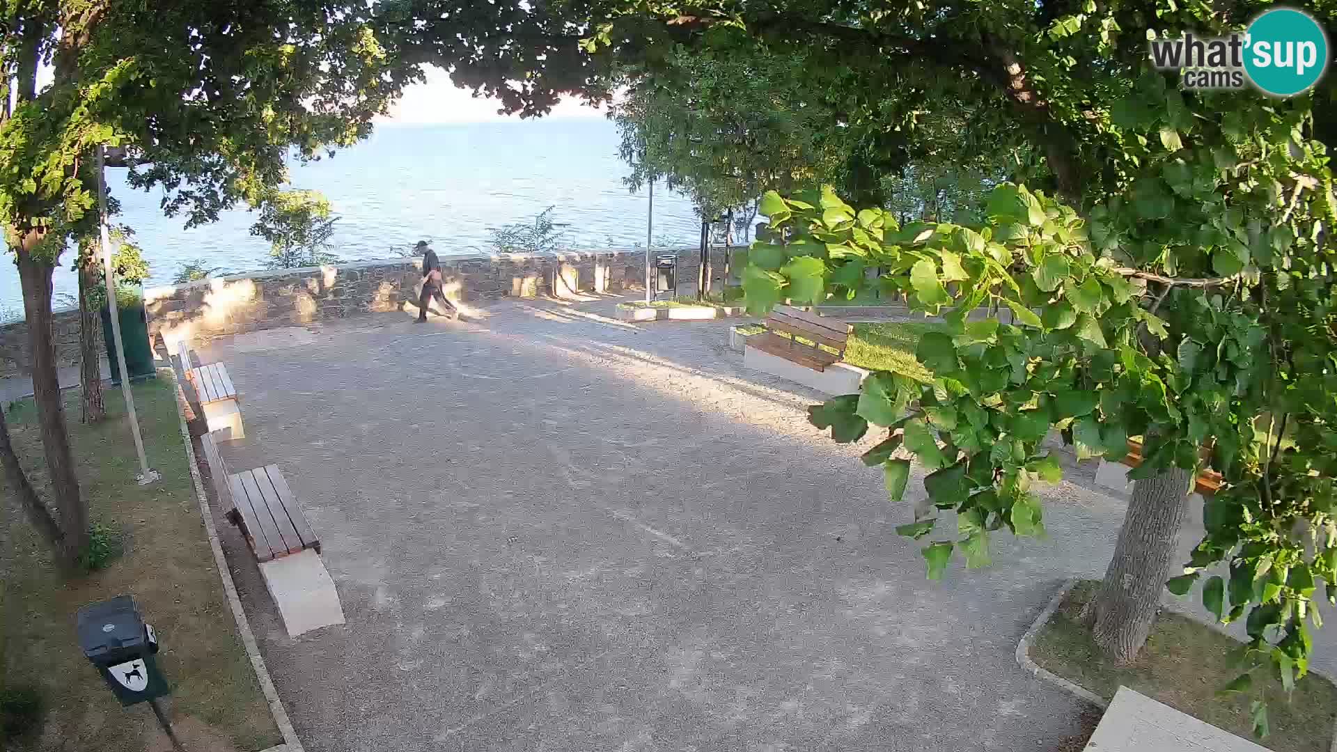 Spletna kamera Senj v živo – Park pisateljev in Velebitski kanal