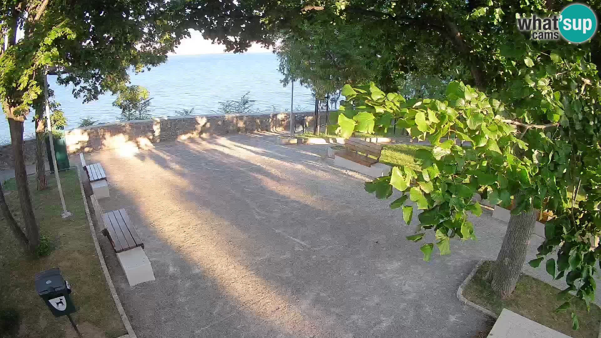 Spletna kamera Senj v živo – Park pisateljev in Velebitski kanal