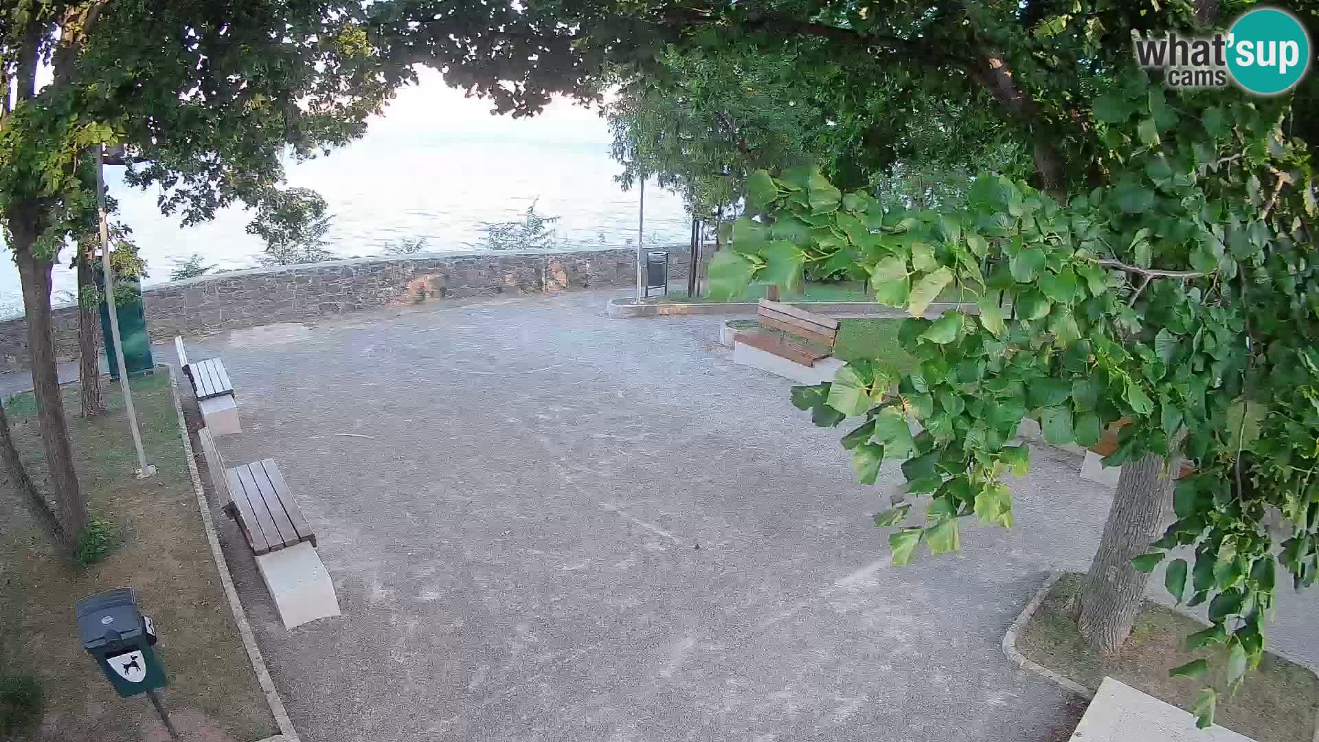 Spletna kamera Senj v živo – Park pisateljev in Velebitski kanal