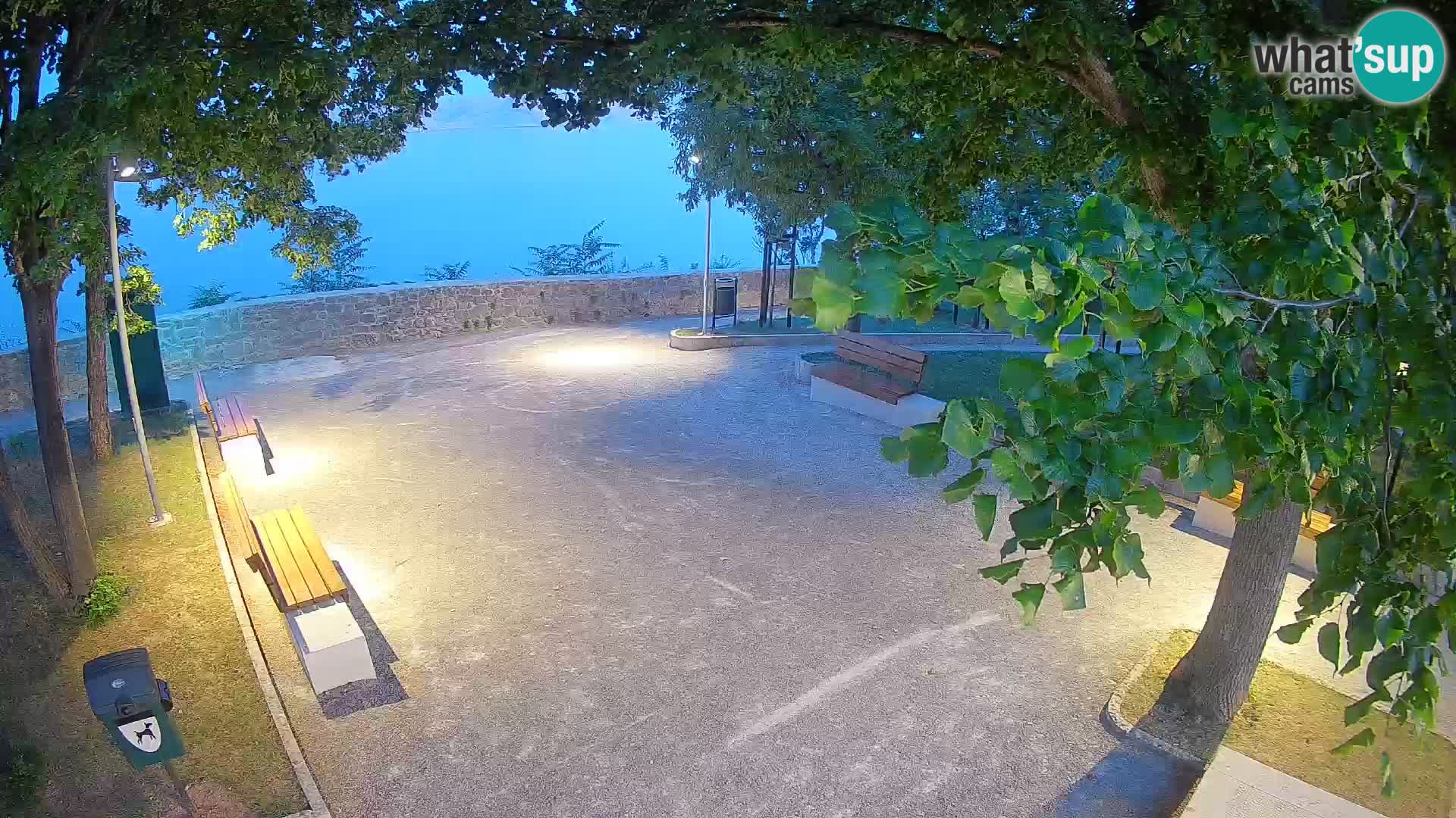 Kamera uživo Senj – Park književnika i Velebitski kanal