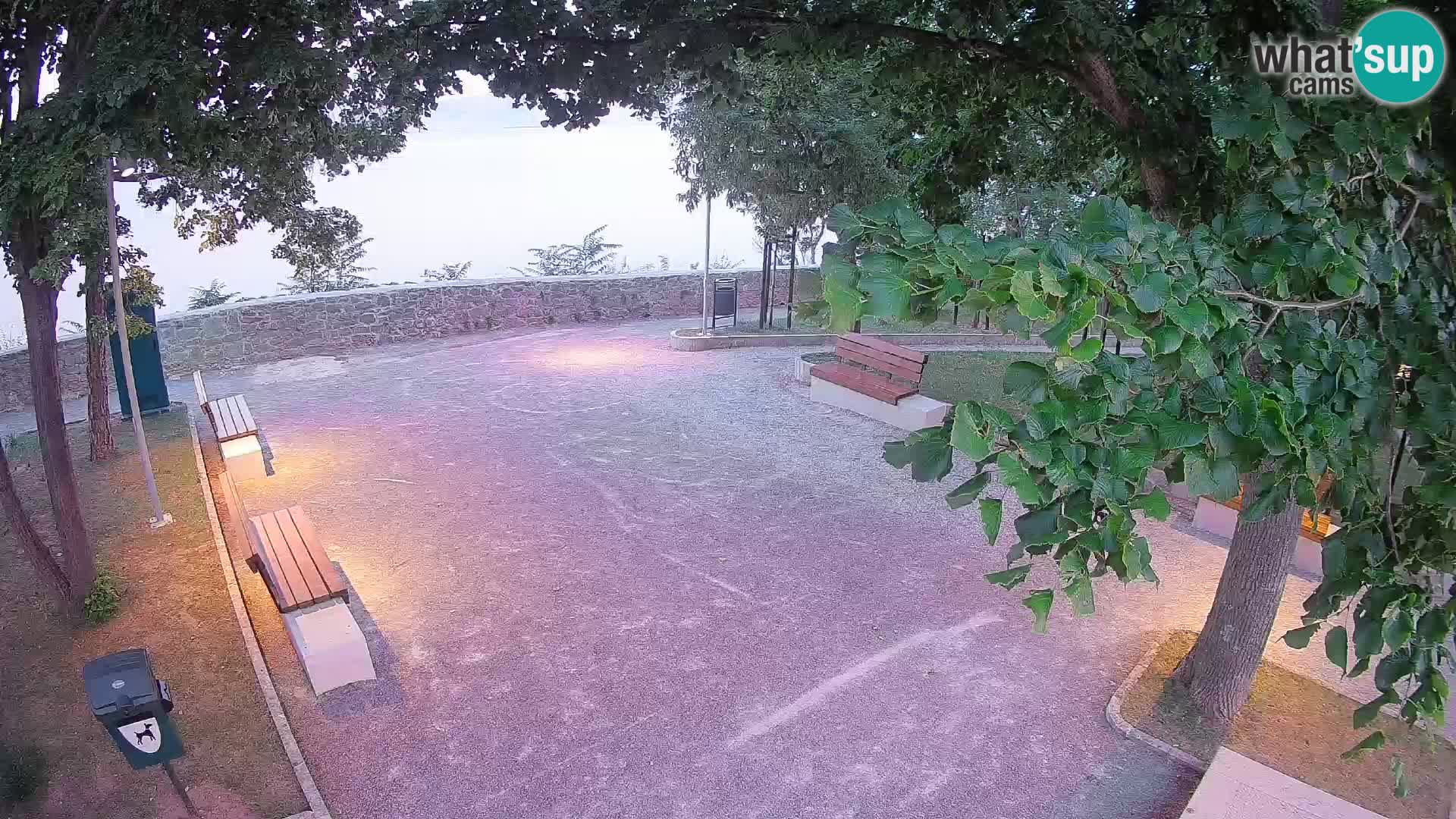 Webcam Senj en direct – Parc des Écrivains et canal du Velebit