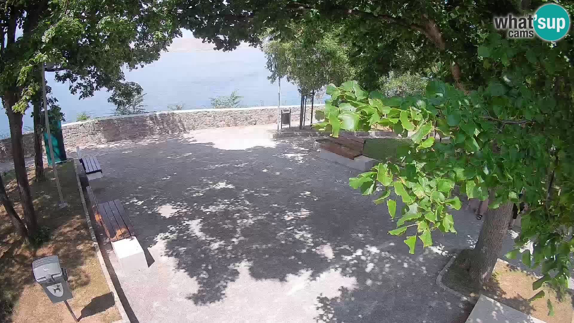 Spletna kamera Senj v živo – Park pisateljev in Velebitski kanal