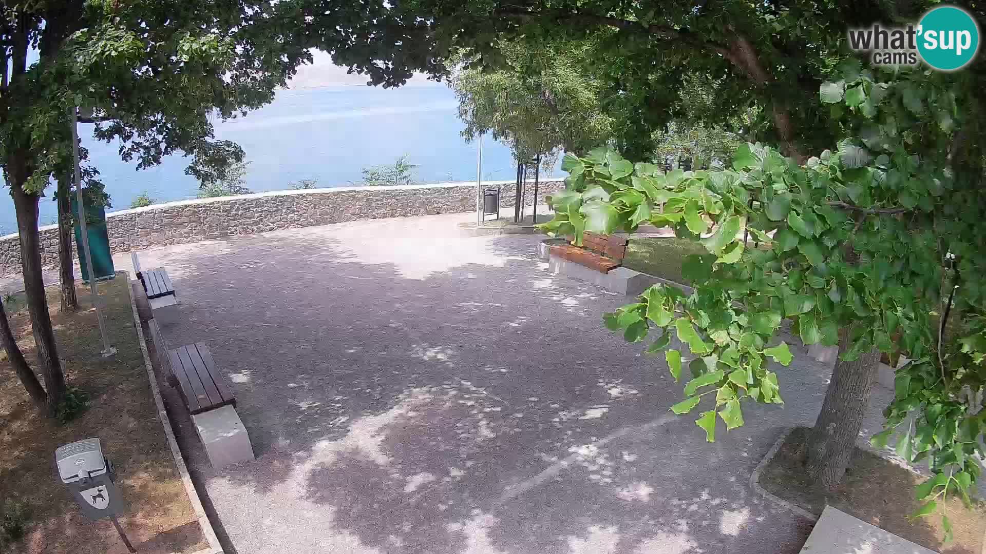Spletna kamera Senj v živo – Park pisateljev in Velebitski kanal