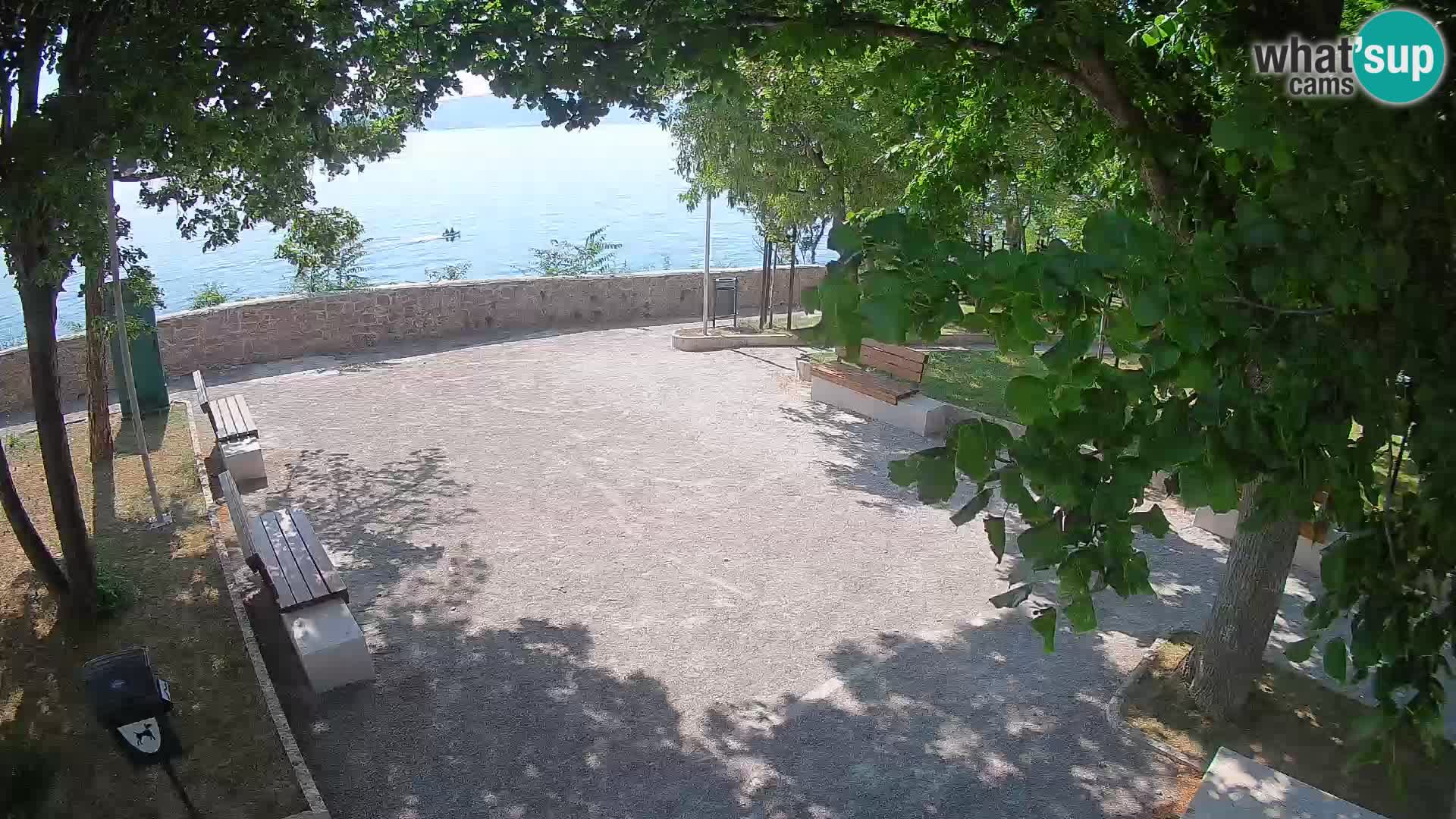 Spletna kamera Senj v živo – Park pisateljev in Velebitski kanal