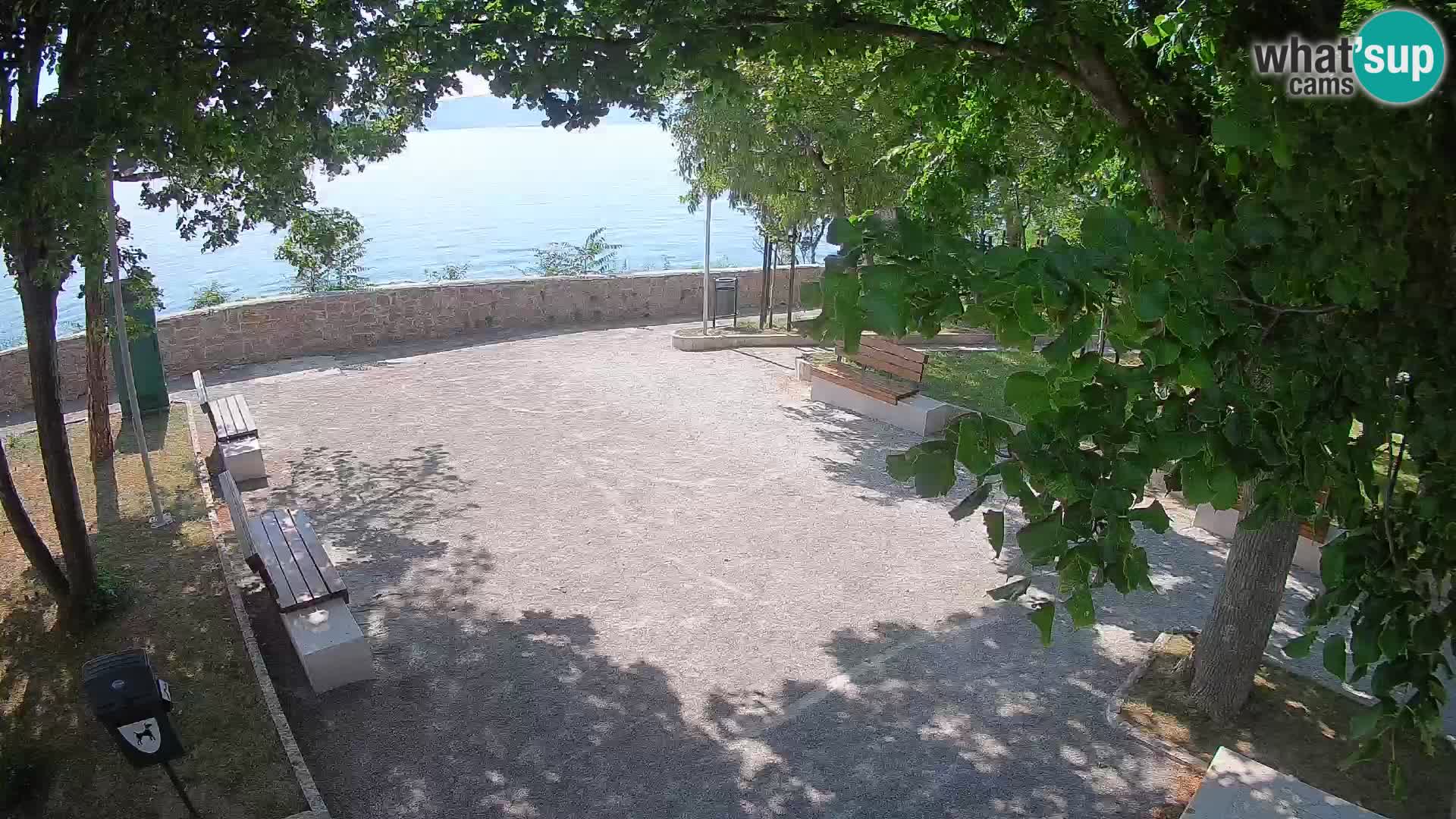 Spletna kamera Senj v živo – Park pisateljev in Velebitski kanal