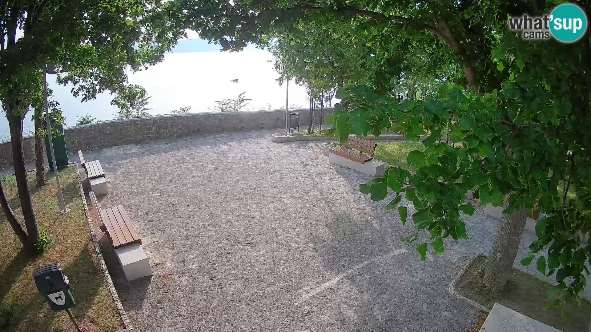 Spletna kamera Senj v živo – Park pisateljev in Velebitski kanal
