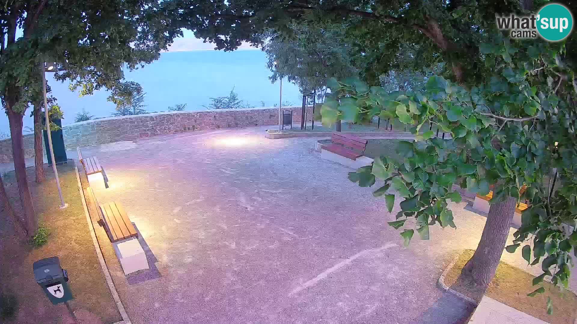 Webcam Senj en direct – Parc des Écrivains et canal du Velebit