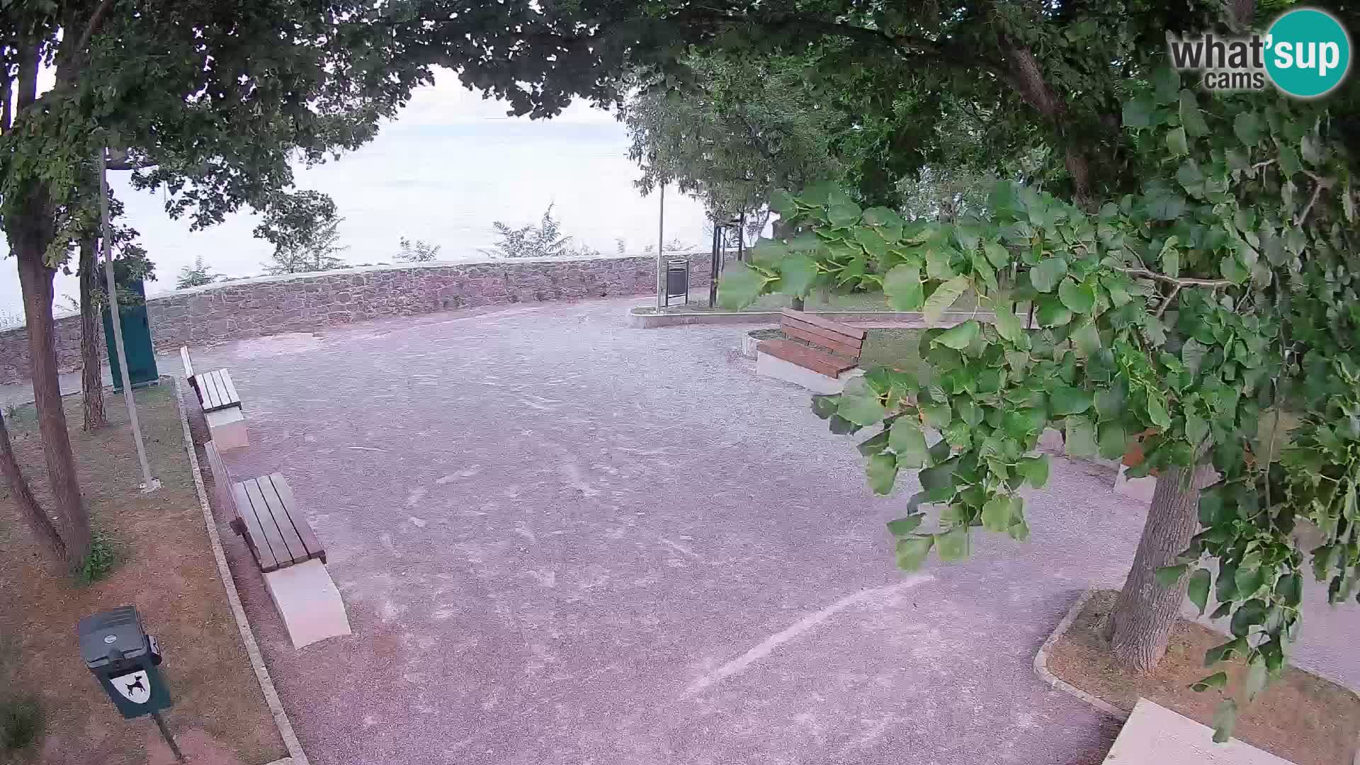 Spletna kamera Senj v živo – Park pisateljev in Velebitski kanal