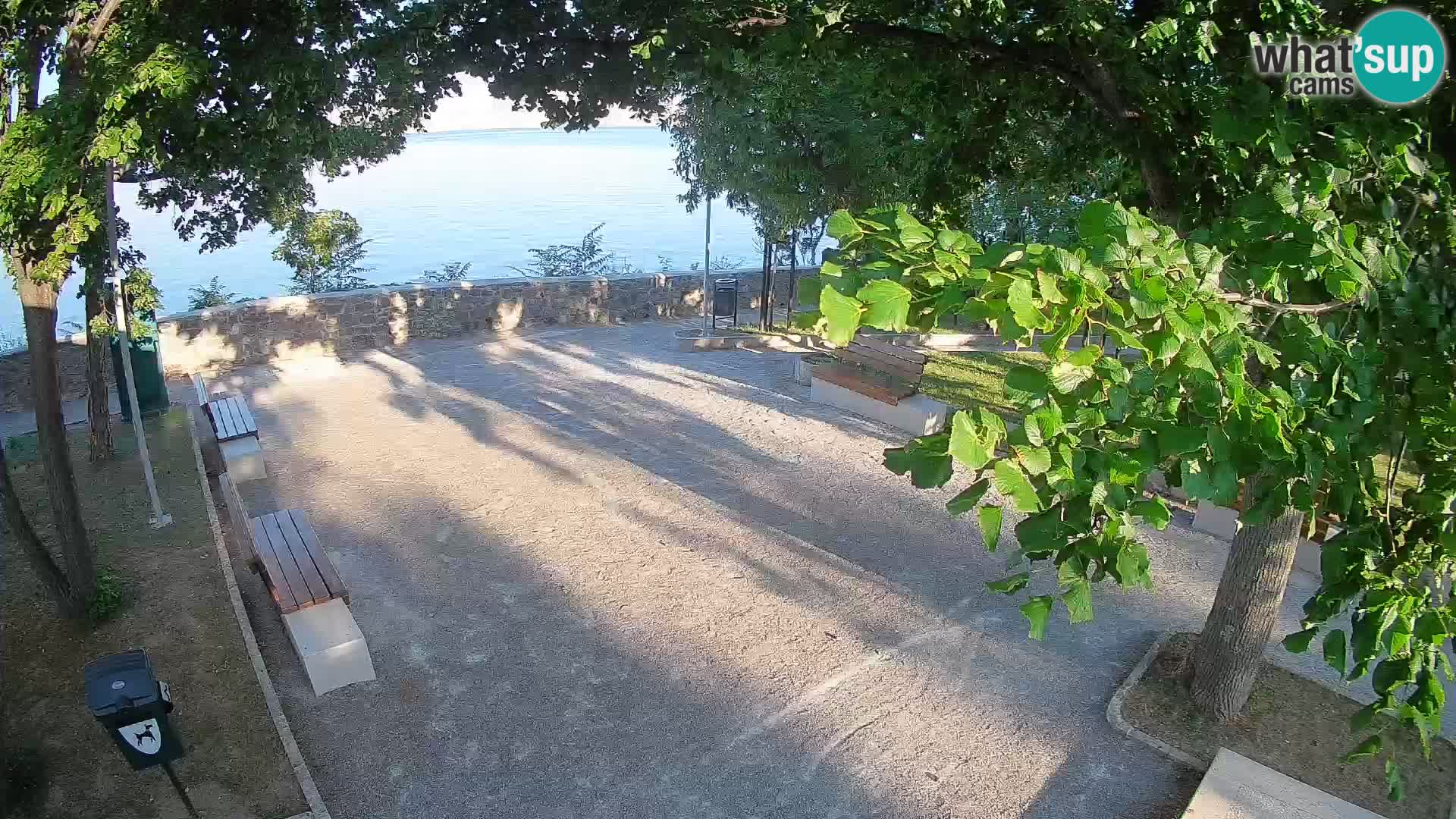 Spletna kamera Senj v živo – Park pisateljev in Velebitski kanal