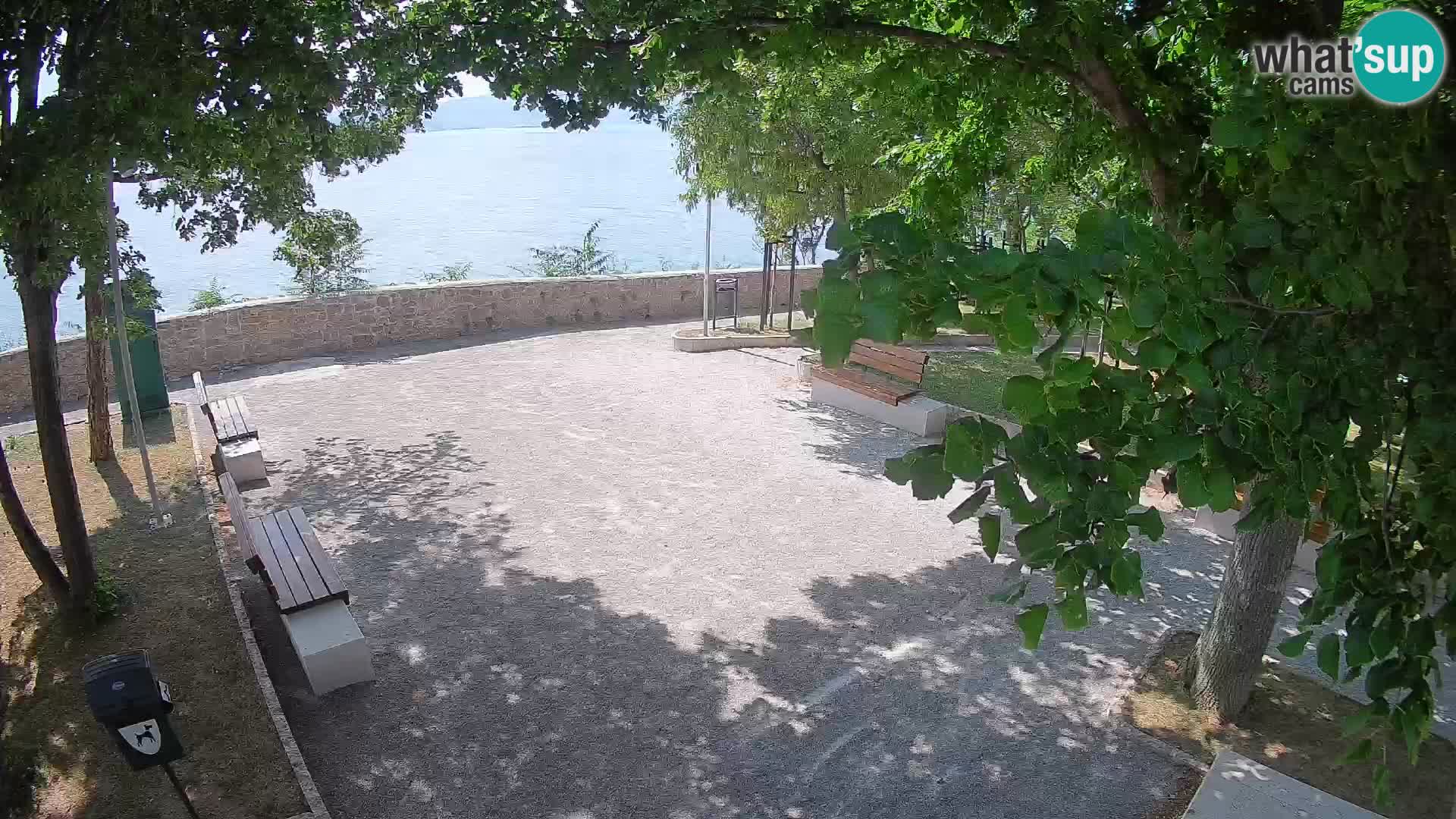Spletna kamera Senj v živo – Park pisateljev in Velebitski kanal
