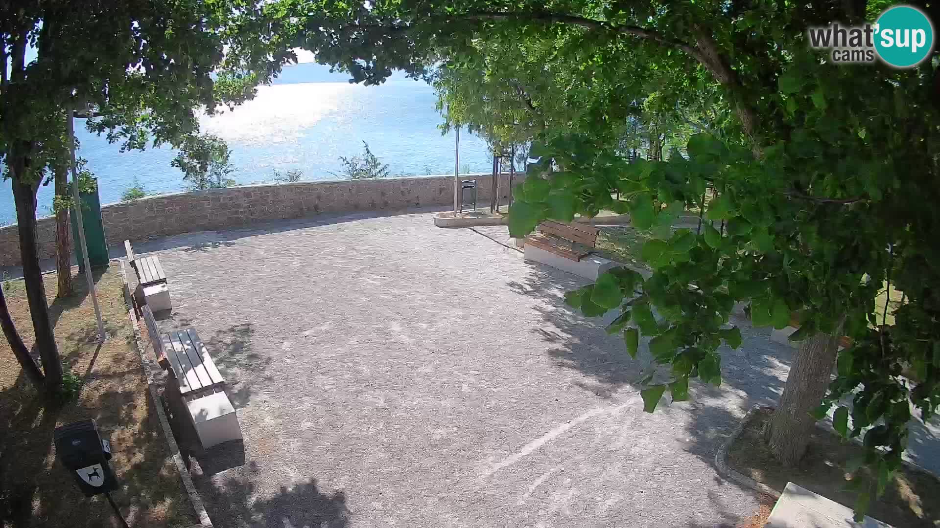 Spletna kamera Senj v živo – Park pisateljev in Velebitski kanal