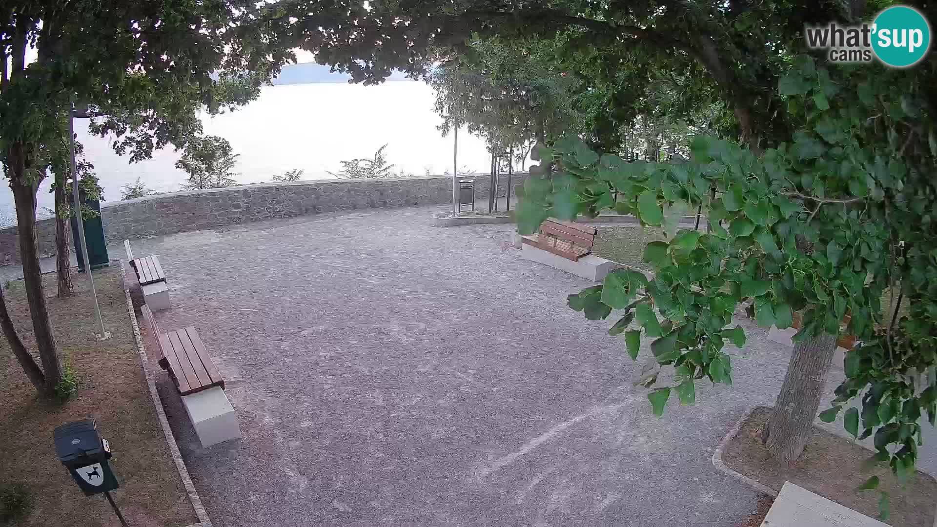 Spletna kamera Senj v živo – Park pisateljev in Velebitski kanal