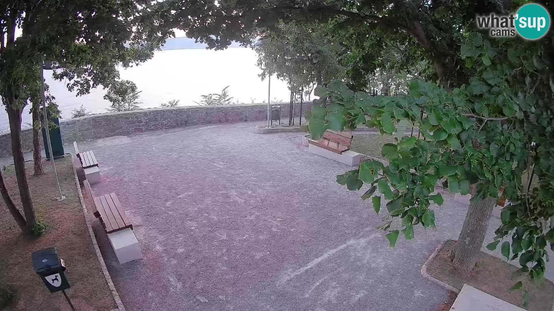 Spletna kamera Senj v živo – Park pisateljev in Velebitski kanal