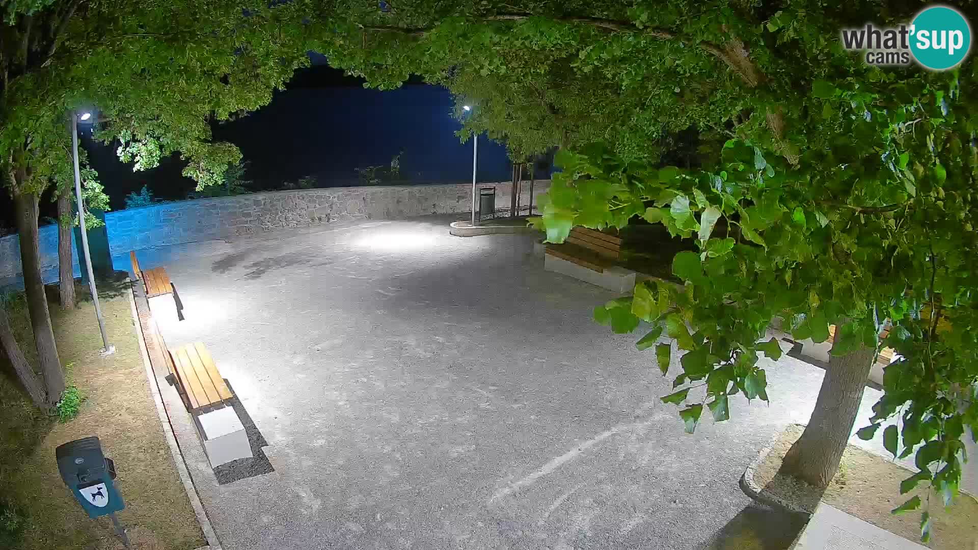 Spletna kamera Senj v živo – Park pisateljev in Velebitski kanal