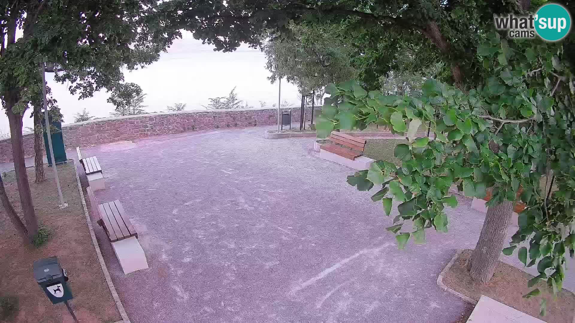 Webcam Senj en direct – Parc des Écrivains et canal du Velebit