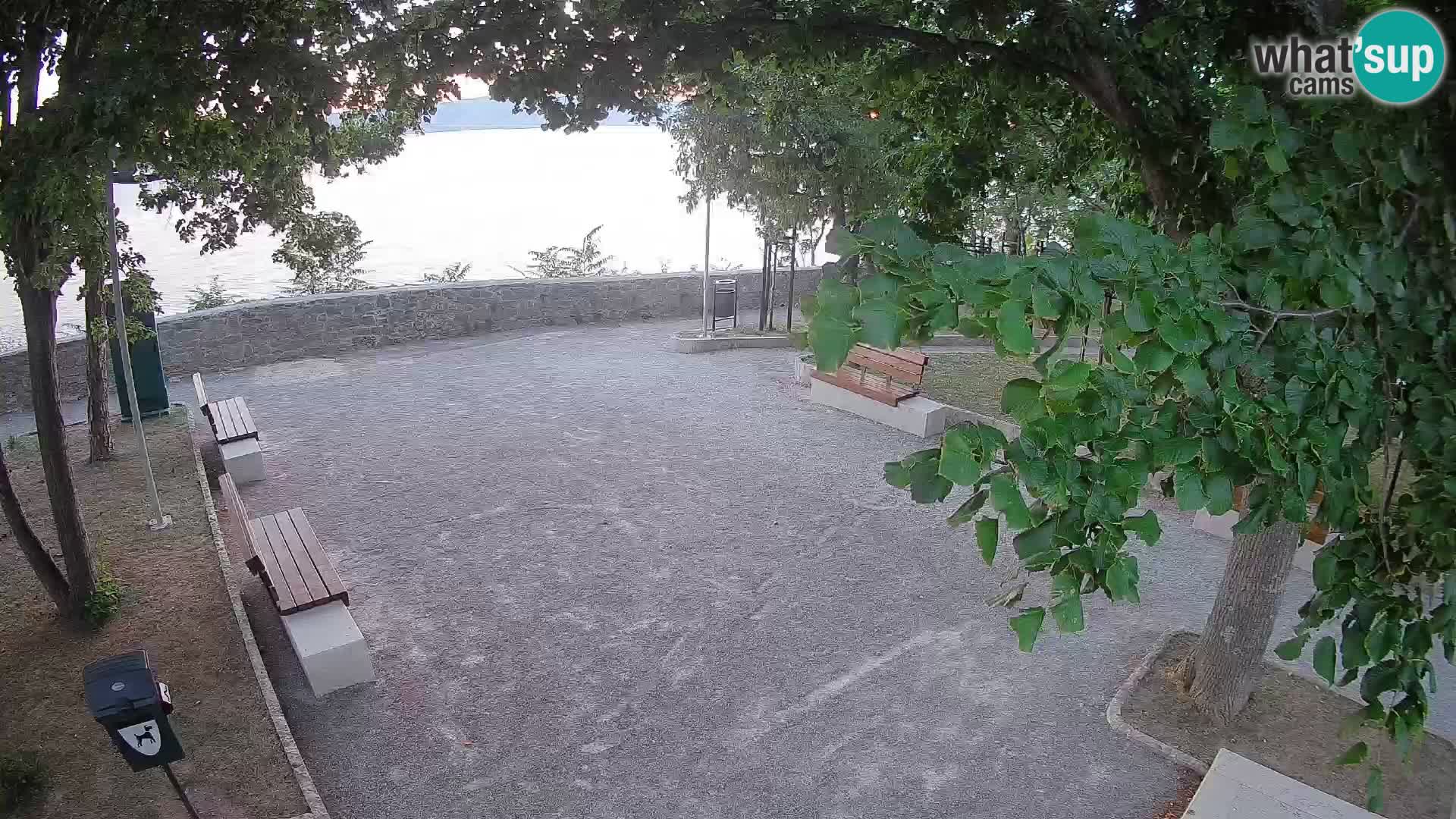 Spletna kamera Senj v živo – Park pisateljev in Velebitski kanal