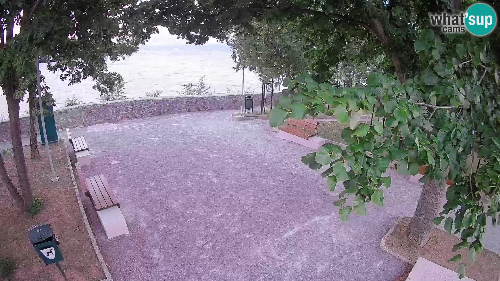 Spletna kamera Senj v živo – Park pisateljev in Velebitski kanal
